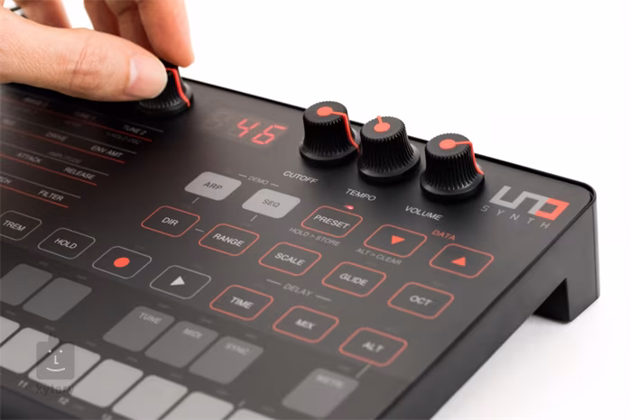 IK Multimedia UNO Synth - Syntezátor