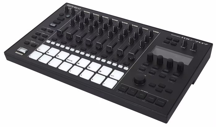 Roland MC-707 - Groovebox