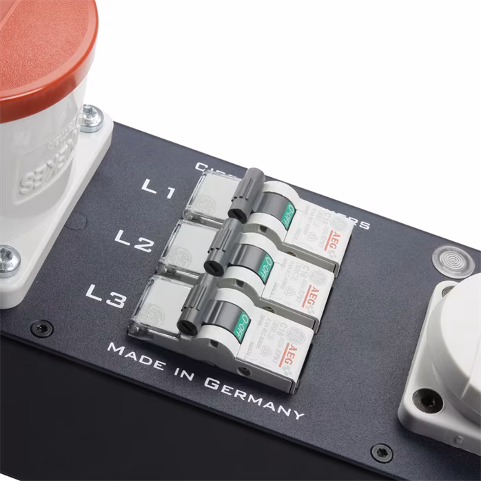 Adam Hall RACK PDU 9 CEE FI - Zásuvková lišta