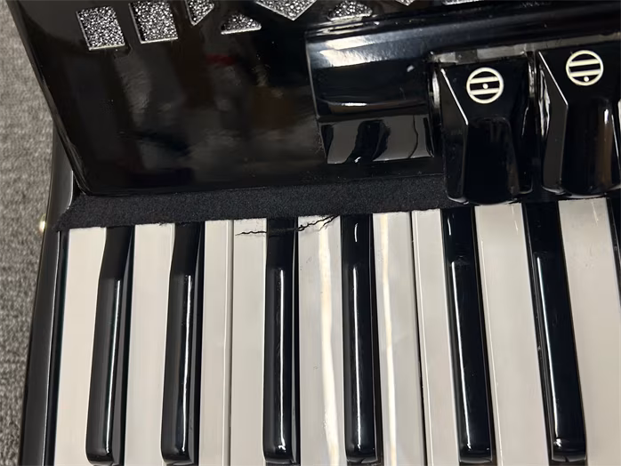 Bacio Instruments AT3780 (použité) - Klávesový akordeon