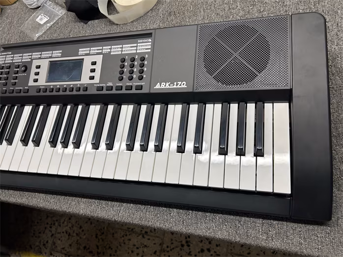 Fox K170 (použité) - Klávesy s dynamikou úhozu