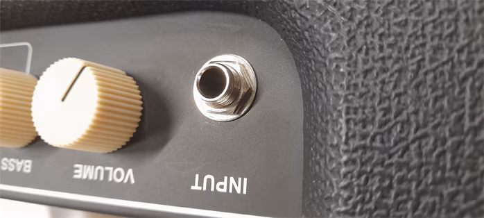 Fender Rumble 15 V3 (zánovní) - Baskytarové tranzistorové kombo