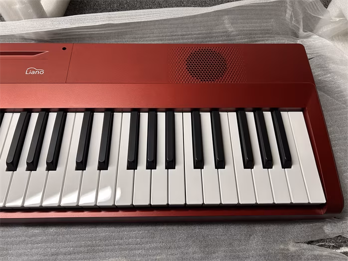 Korg Liano Red (zánovní) - Přenosné digitální stage piano