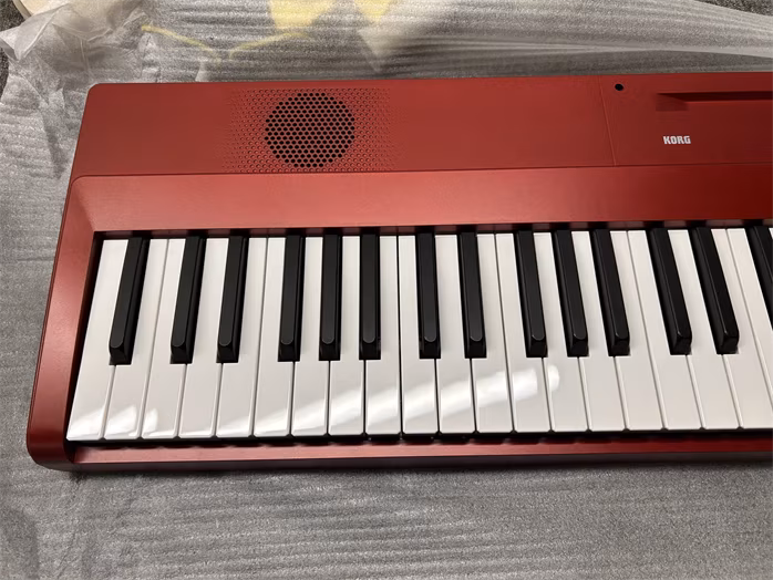 Korg Liano Red (zánovní) - Přenosné digitální stage piano
