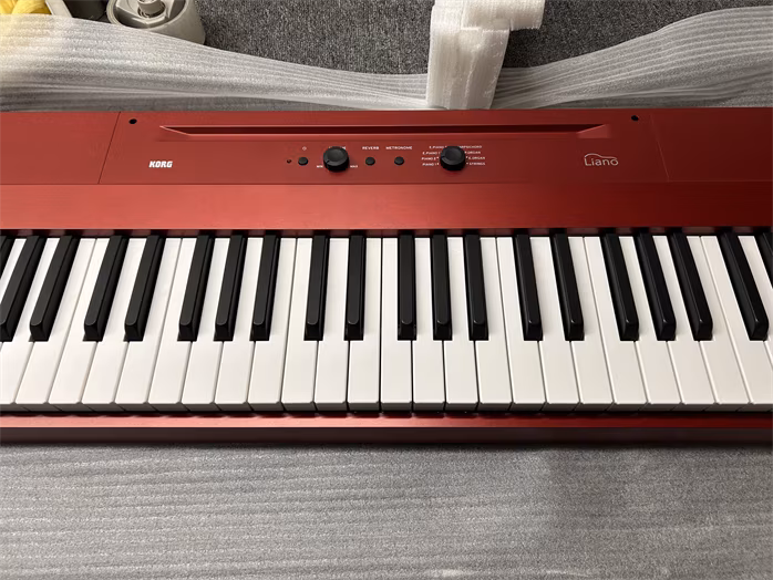 Korg Liano Red (zánovní) - Přenosné digitální stage piano