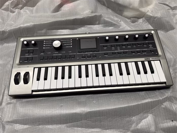 Korg microKORG2 (zánovní) - Polyfonní digitální syntezátor