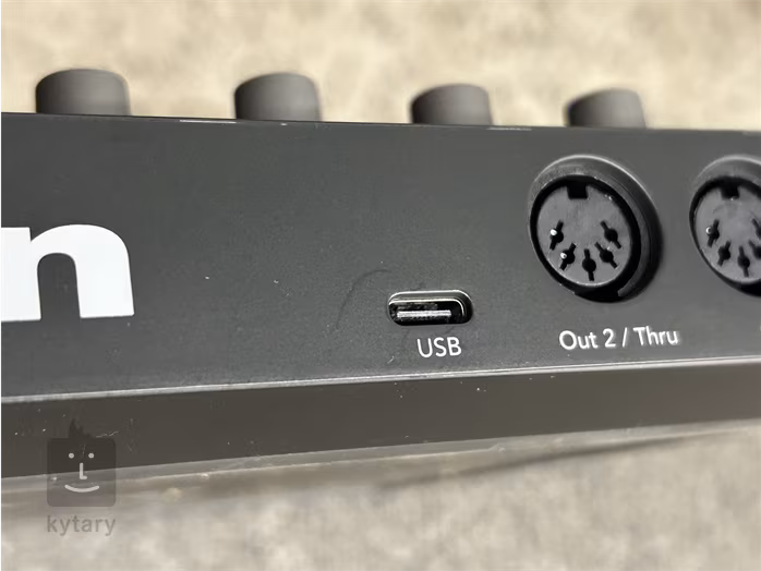 Novation Launch Control XL 3 (zánovní) - USB/MIDI kontroler