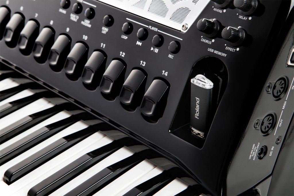 Roland FR 8X BK (obrázek 7)
