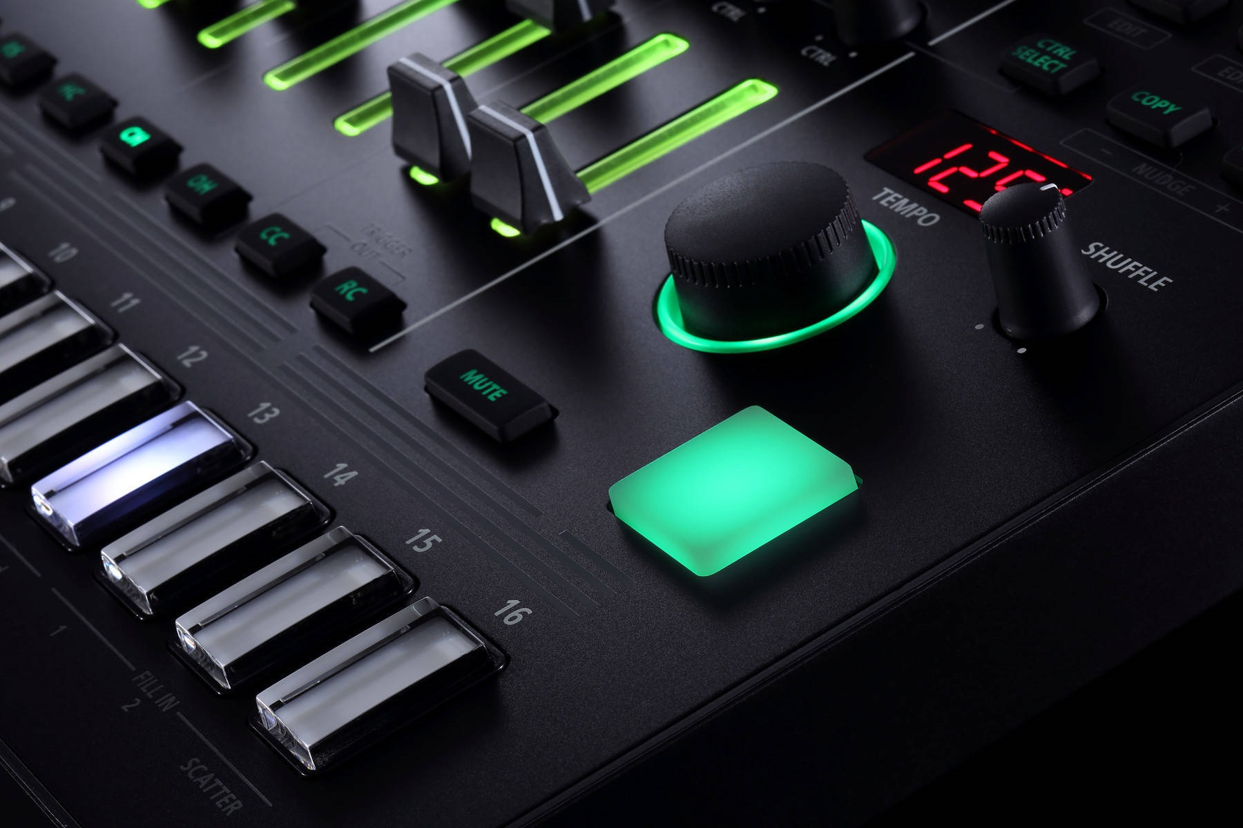 Roland TR-8S (obrázek 7)