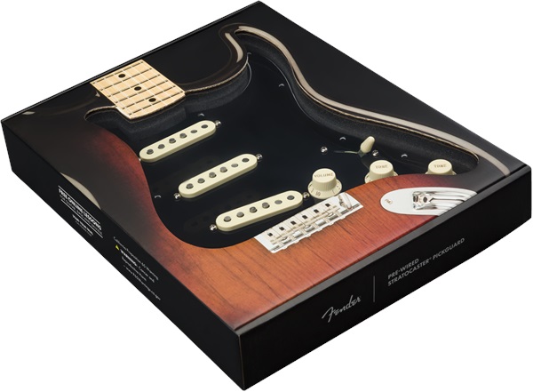Fender Pre-Wired Pickguard, Strat SSS CUST 69 BWB (obrázek 3)