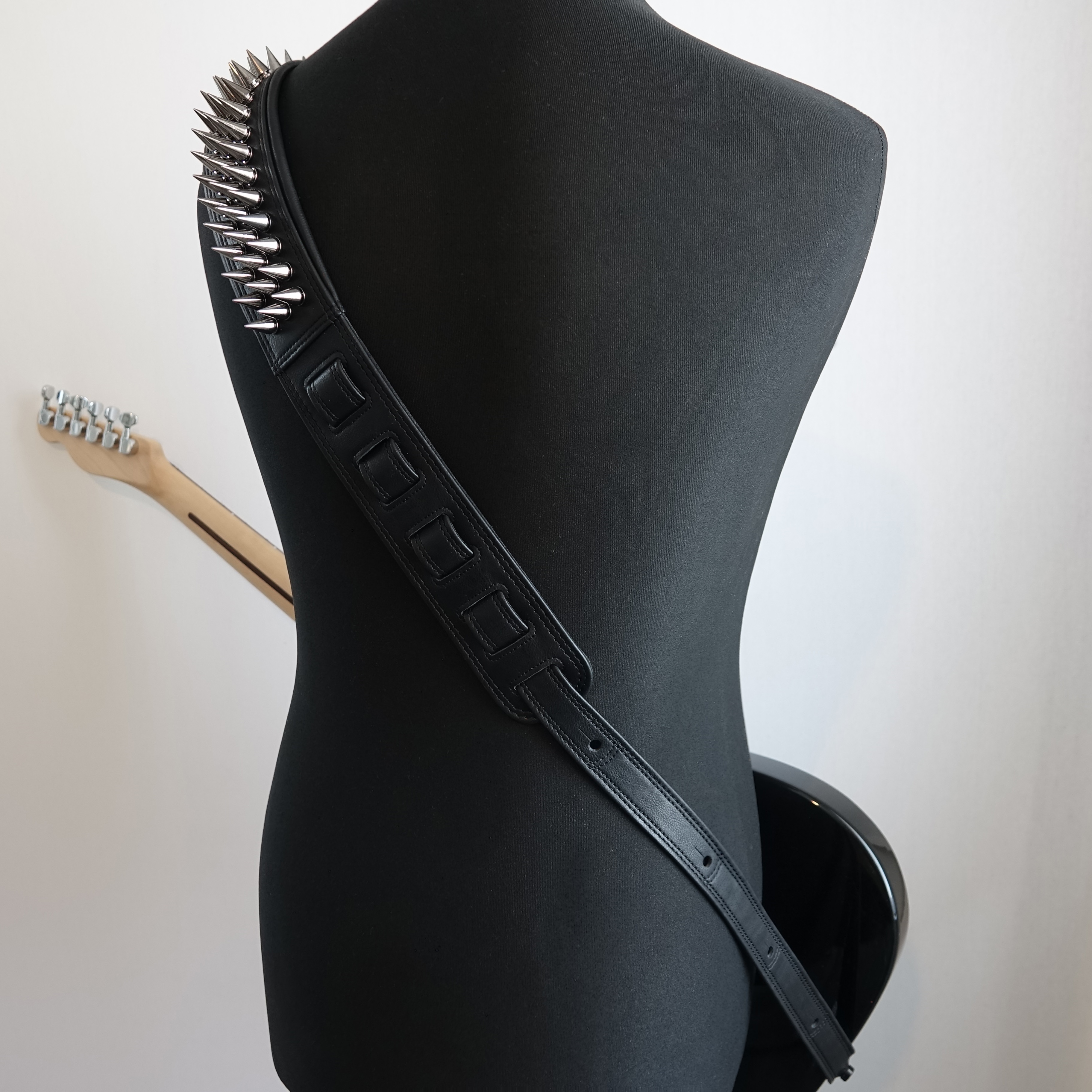 Richter Blackness Gunblack Spikes (obrázek 9)