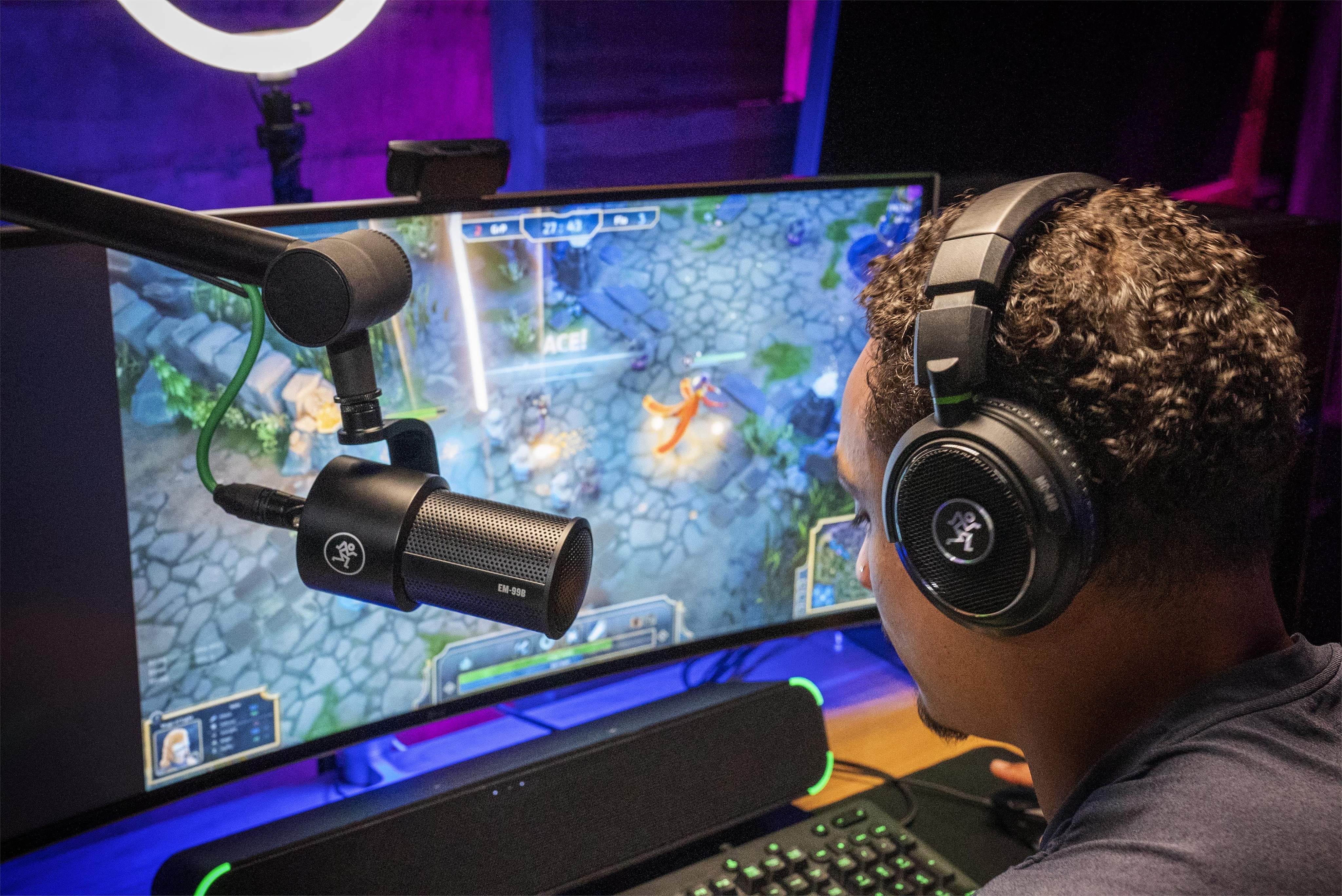 Mackie EM-99B (obrázek 9)