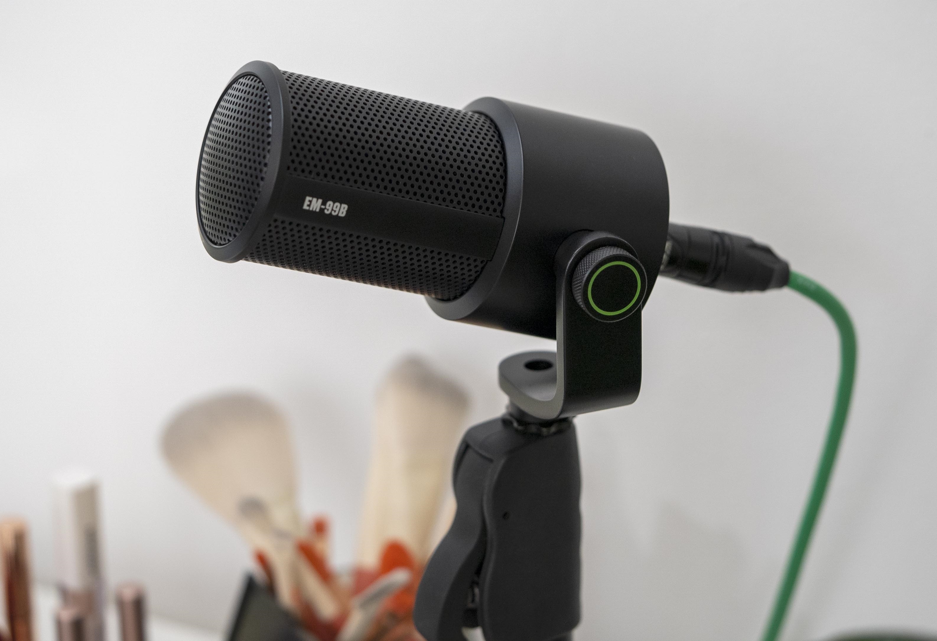 Mackie EM-99B (obrázek 10)