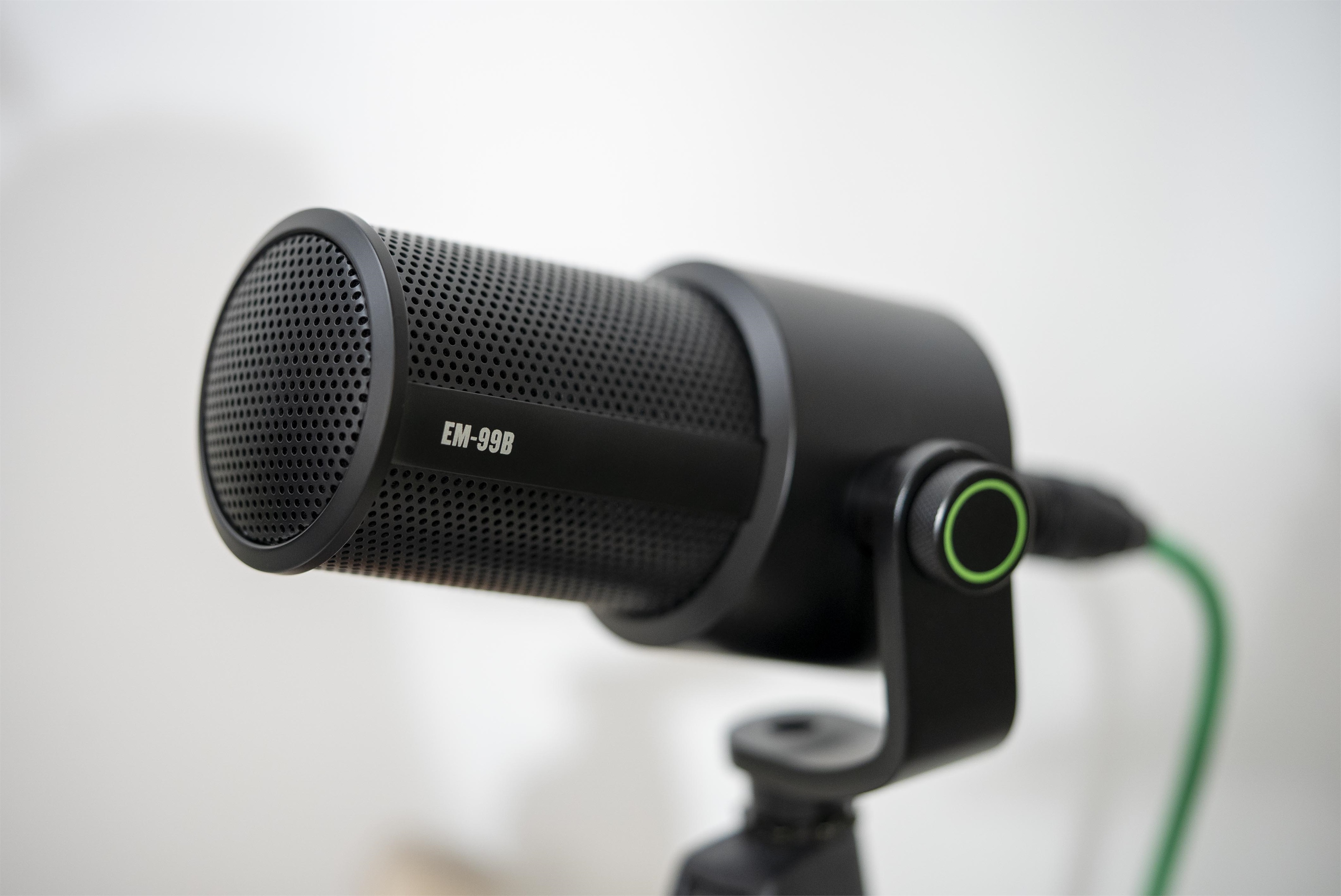 Mackie EM-99B (obrázek 11)