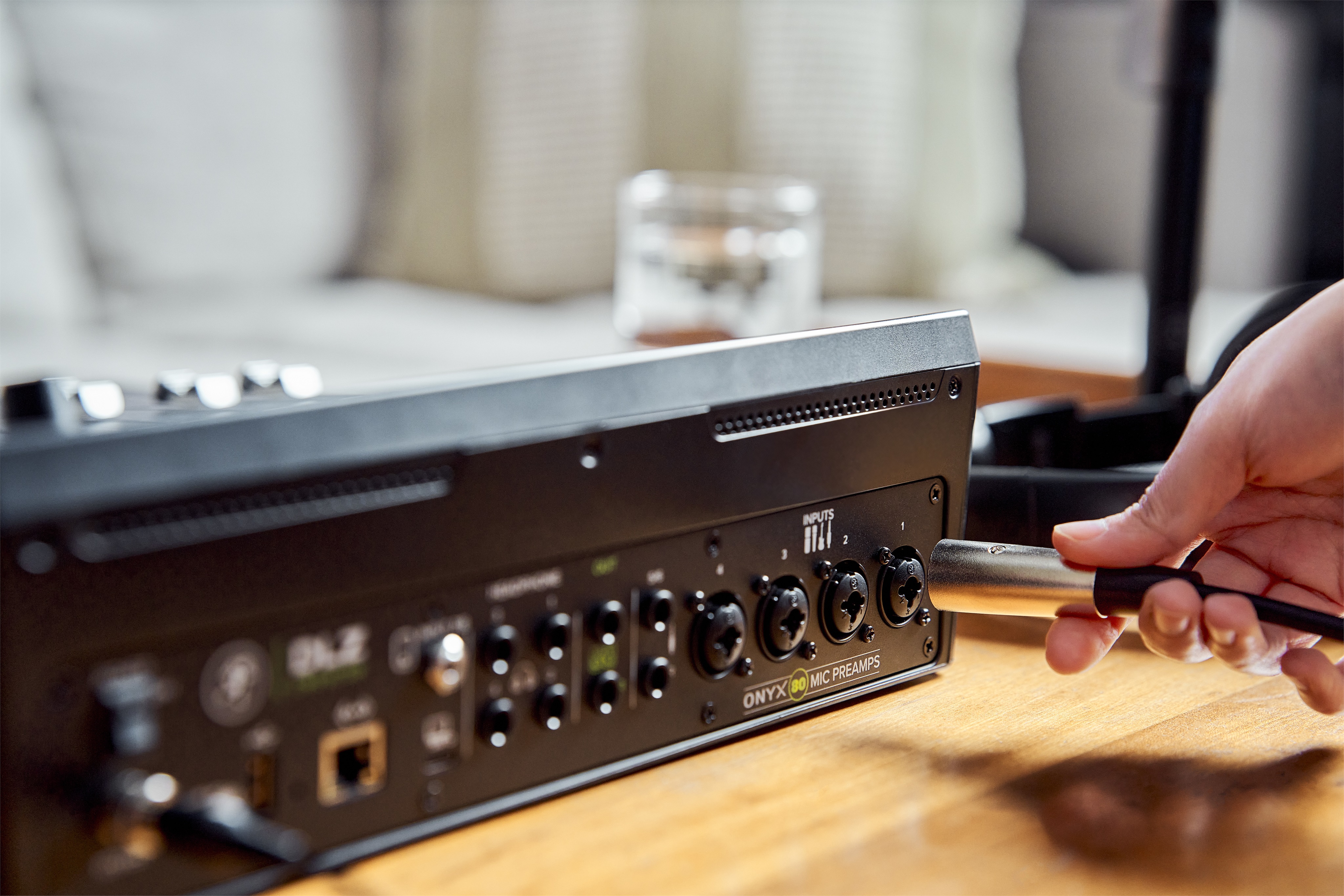 Mackie DLZ Creator Podcasting Mixer (obrázek 17)