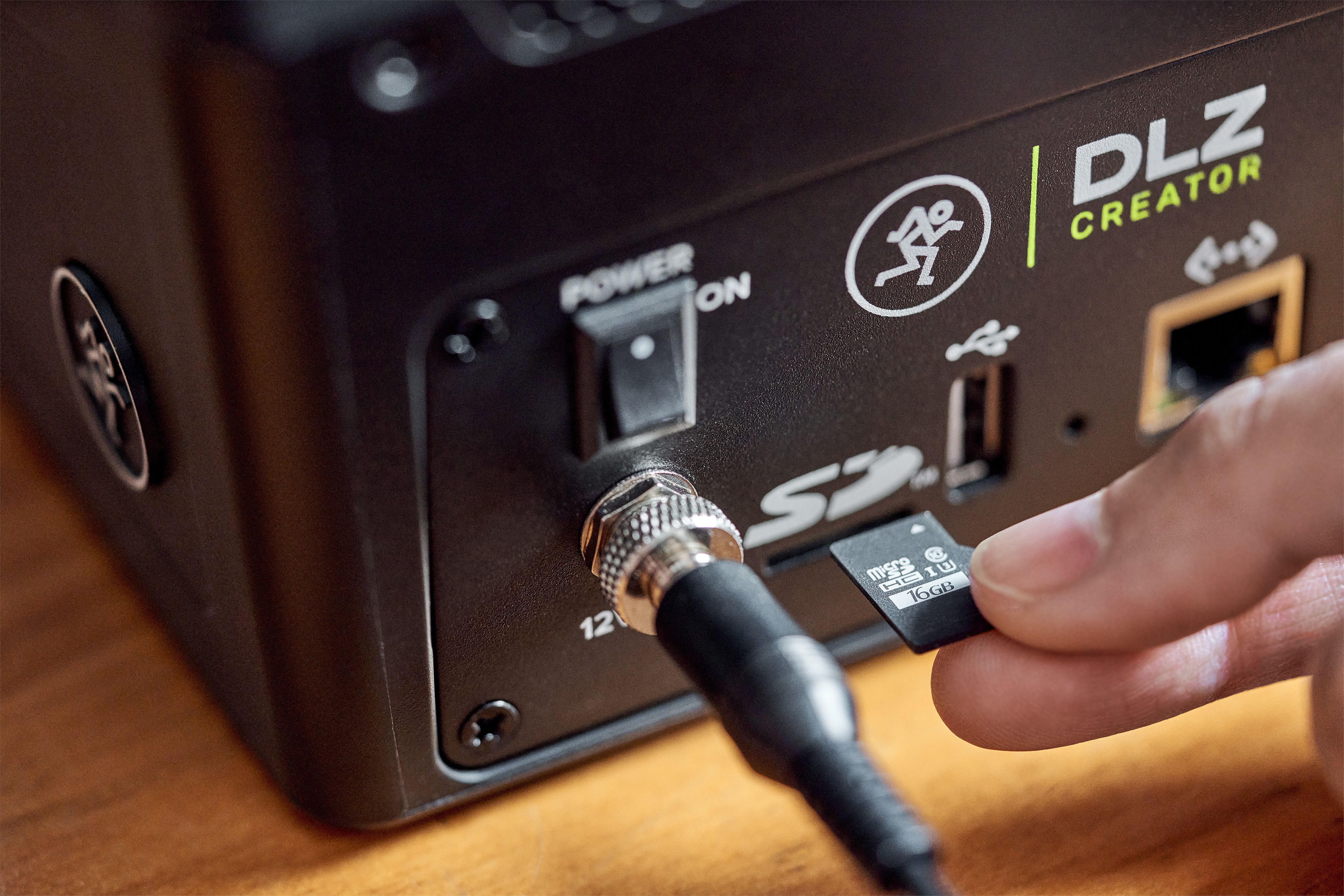 Mackie DLZ Creator Podcasting Mixer (obrázek 18)