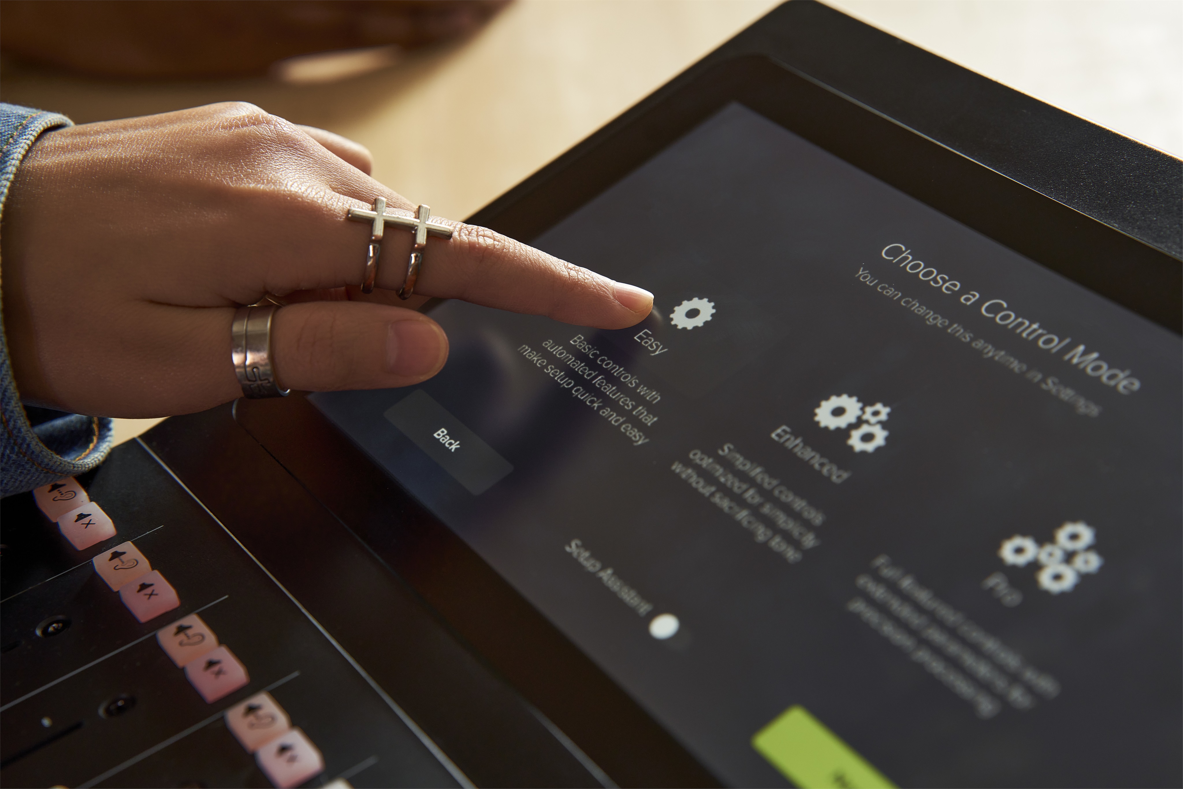 Mackie DLZ Creator Podcasting Mixer (obrázek 16)