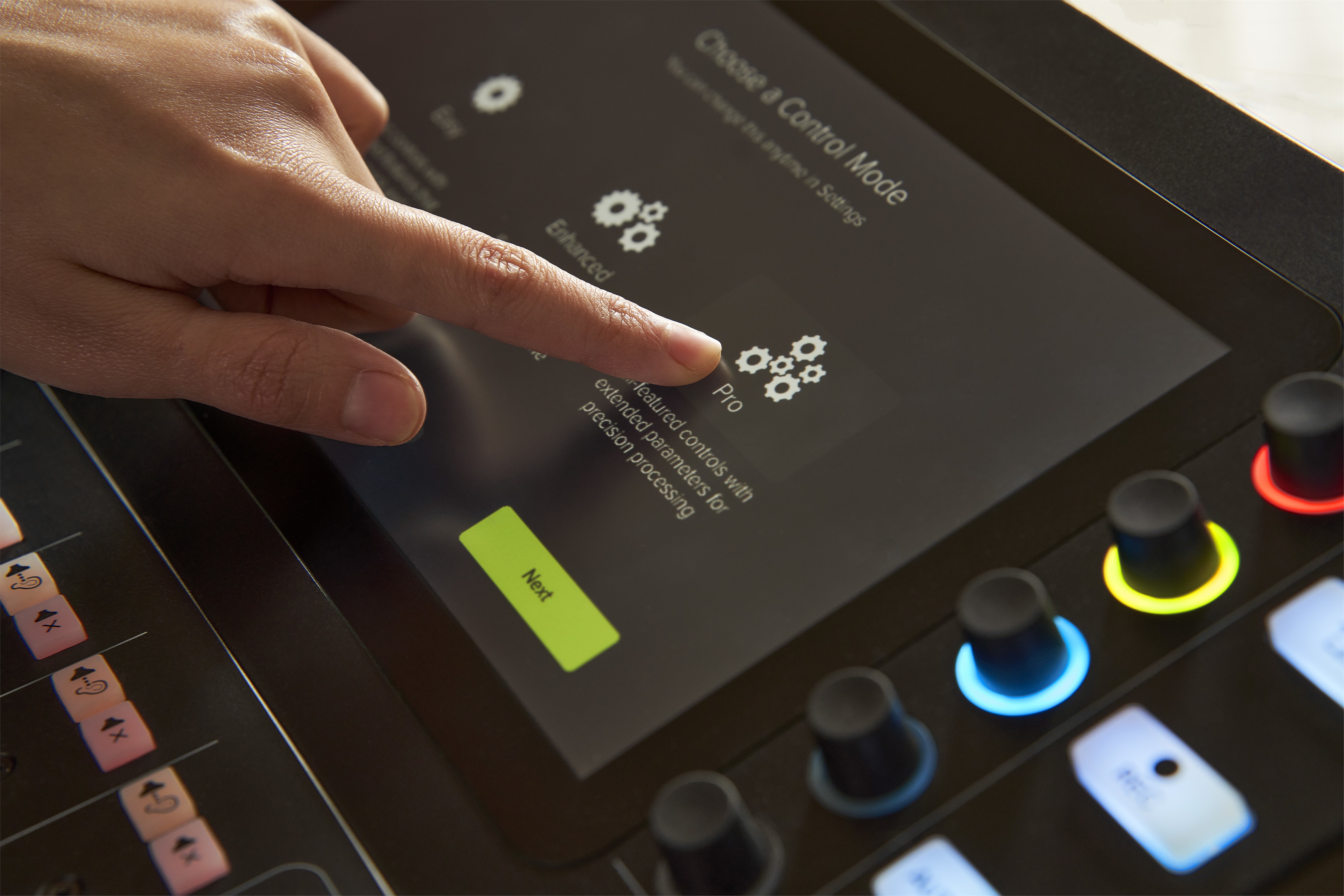 Mackie DLZ Creator Podcasting Mixer (obrázek 21)