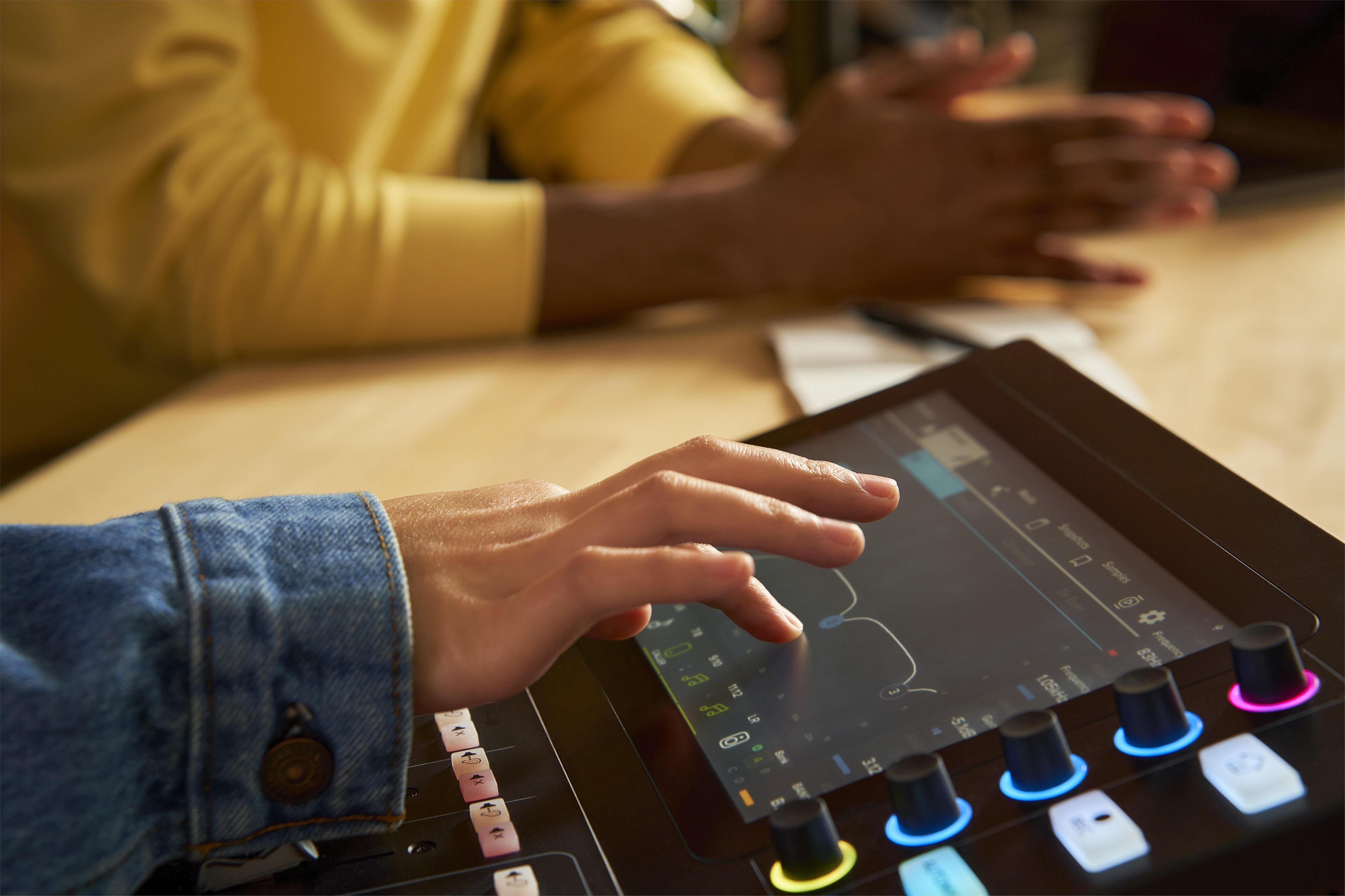 Mackie DLZ Creator Podcasting Mixer (obrázek 28)