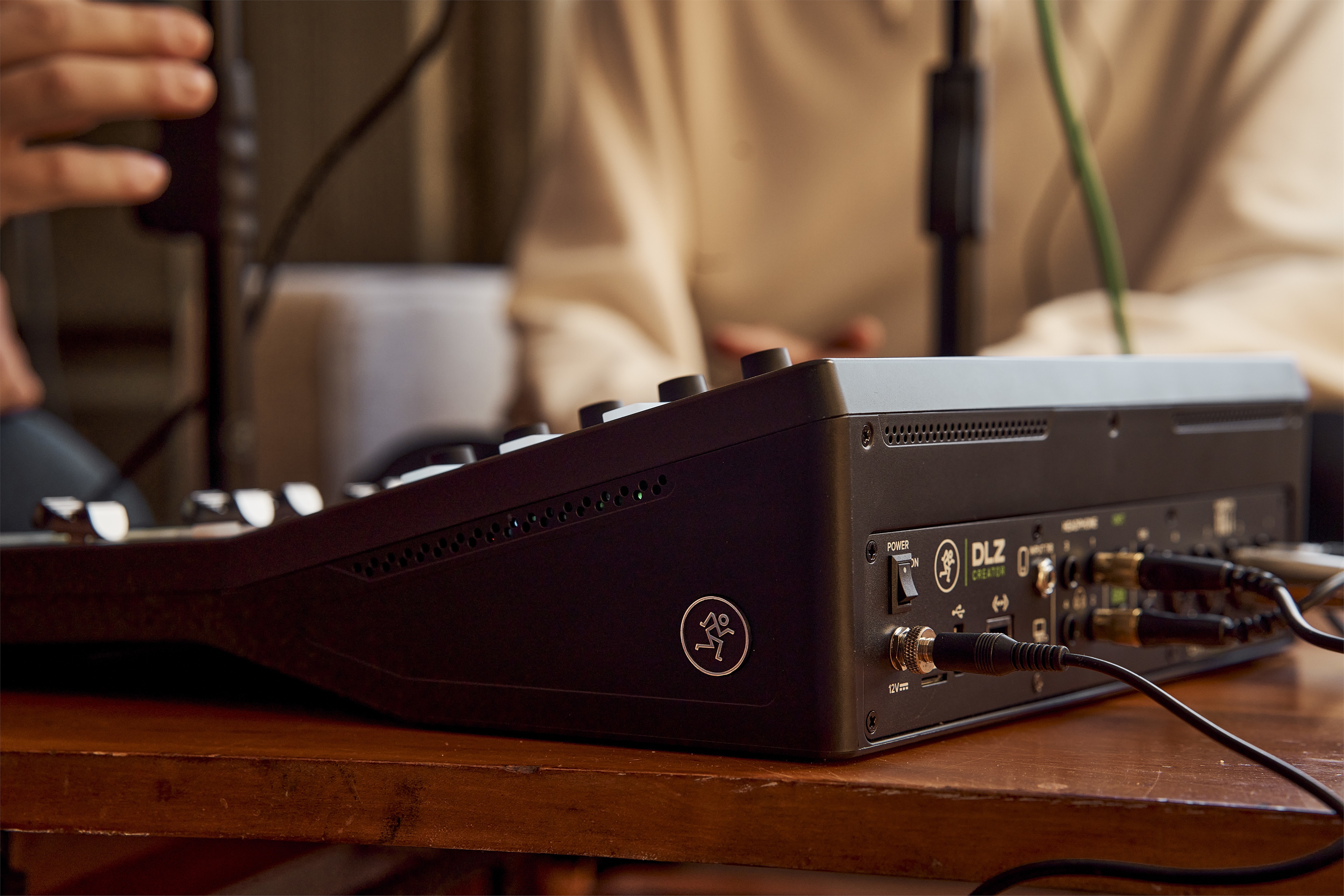 Mackie DLZ Creator Podcasting Mixer (obrázek 29)