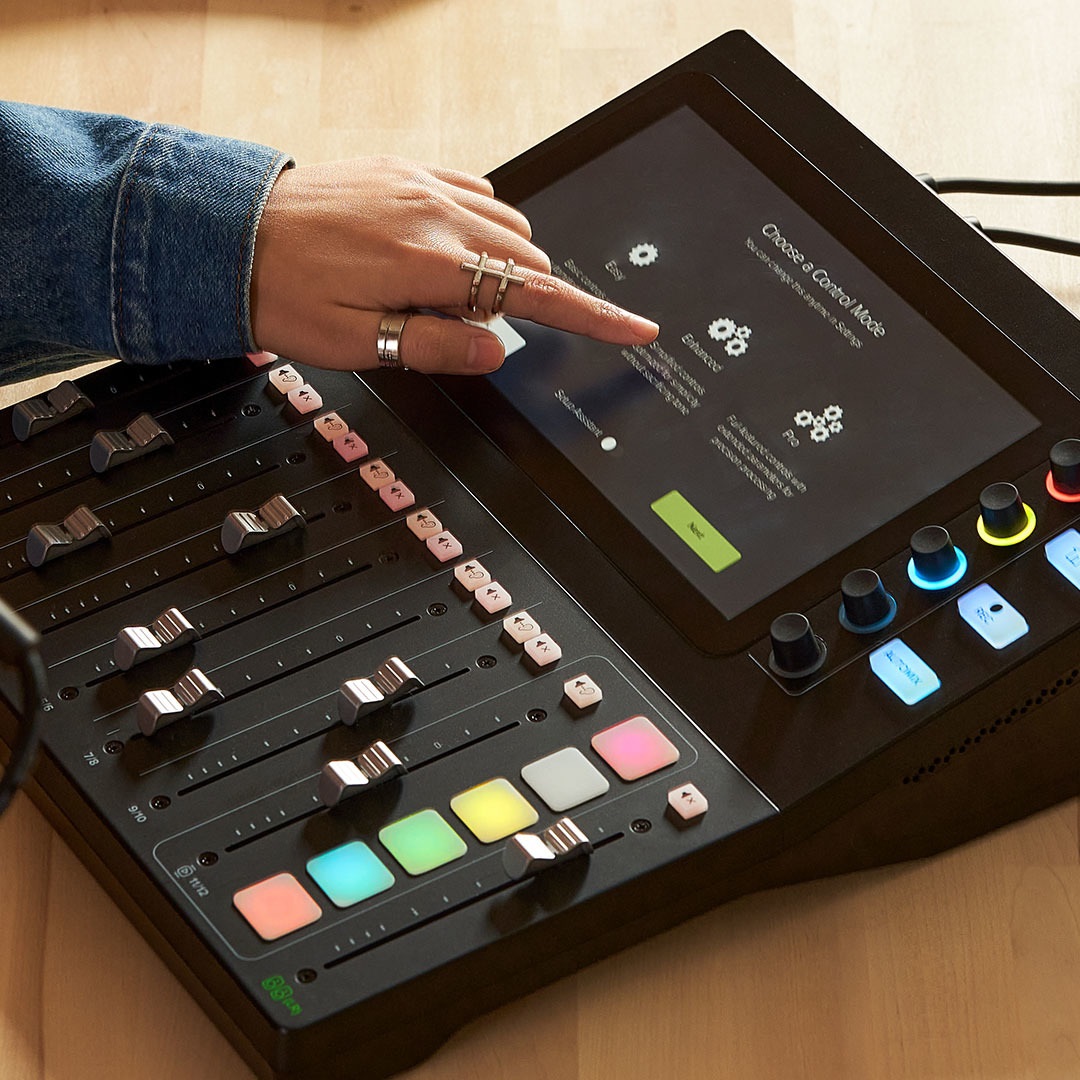 Mackie DLZ Creator Podcasting Mixer (obrázek 34)