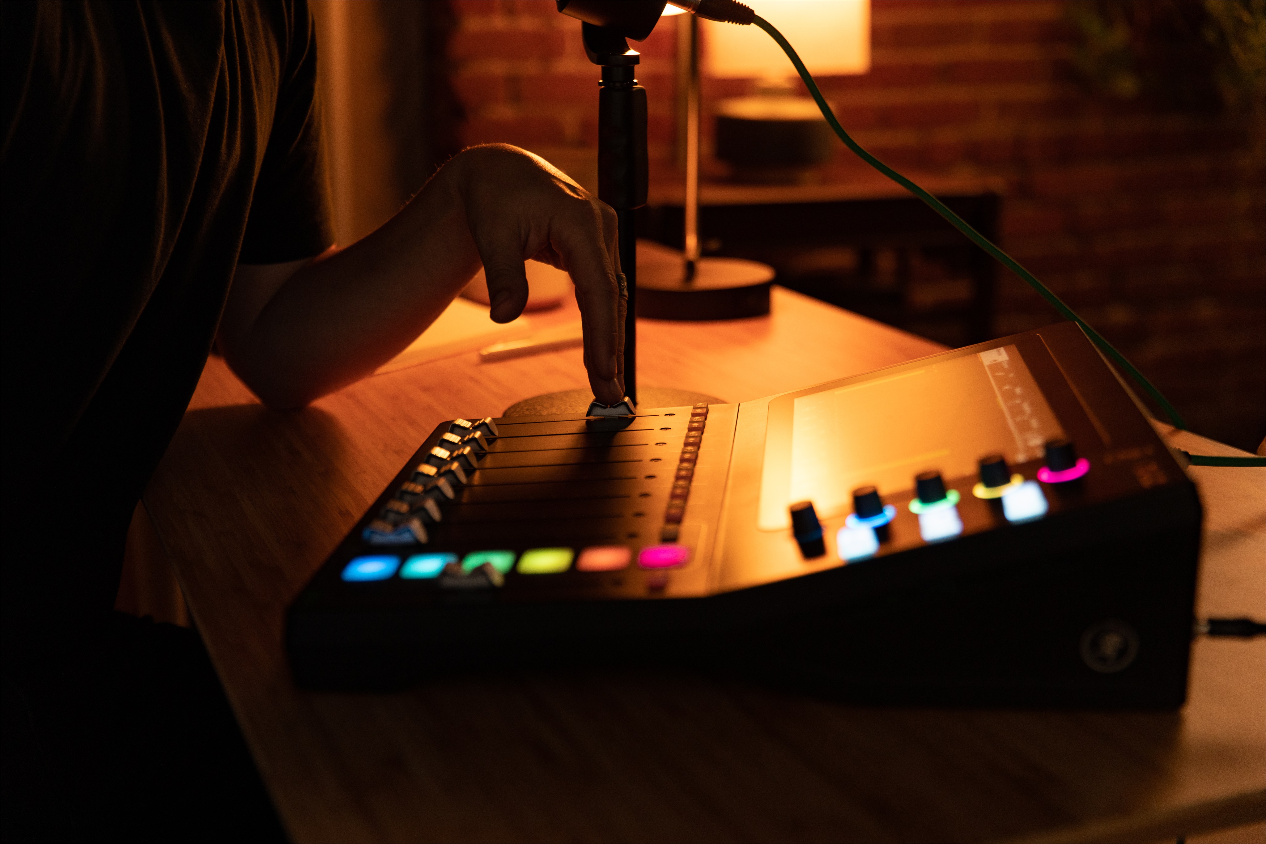 Mackie DLZ Creator Podcasting Mixer (obrázek 37)