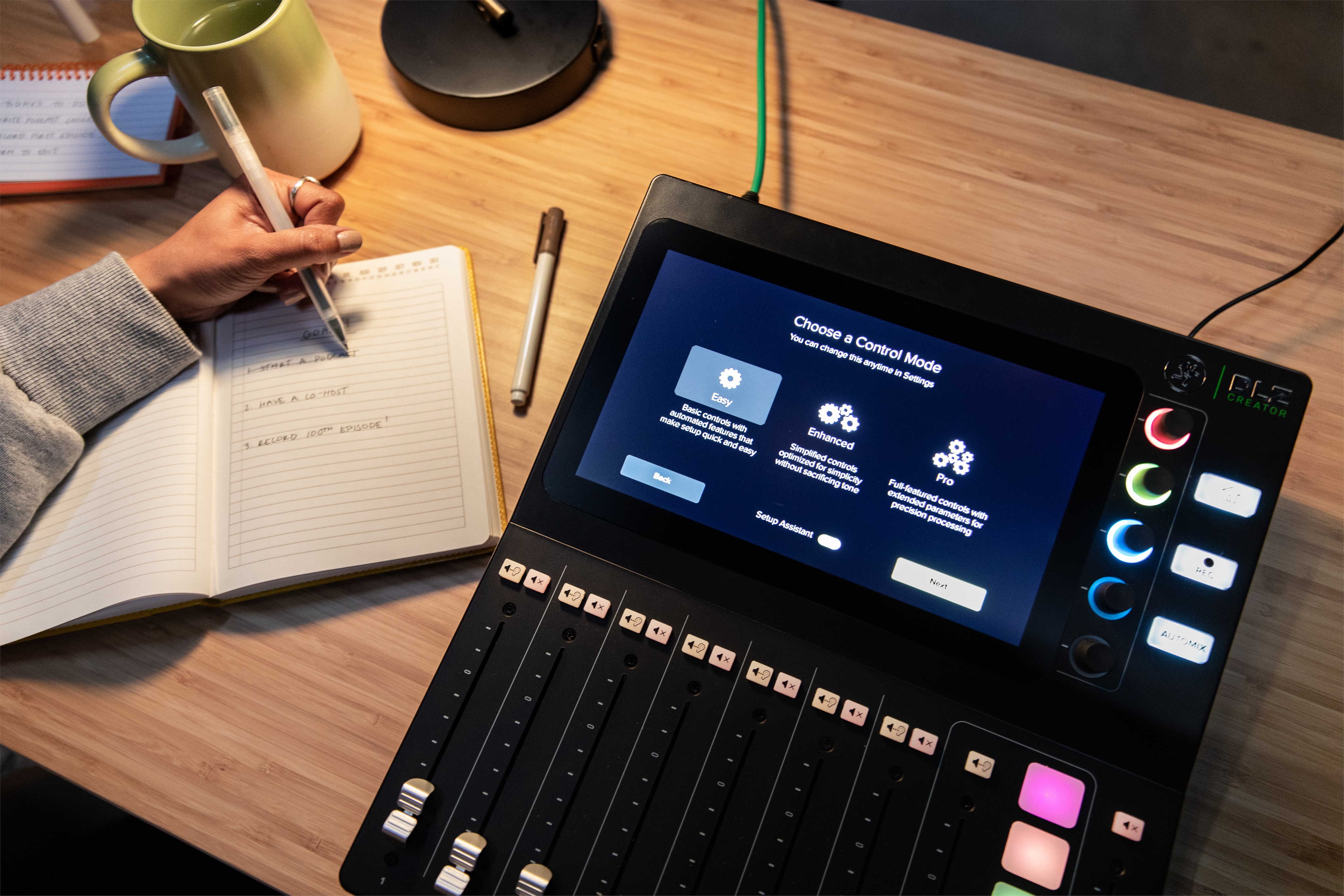 Mackie DLZ Creator Podcasting Mixer (obrázek 38)