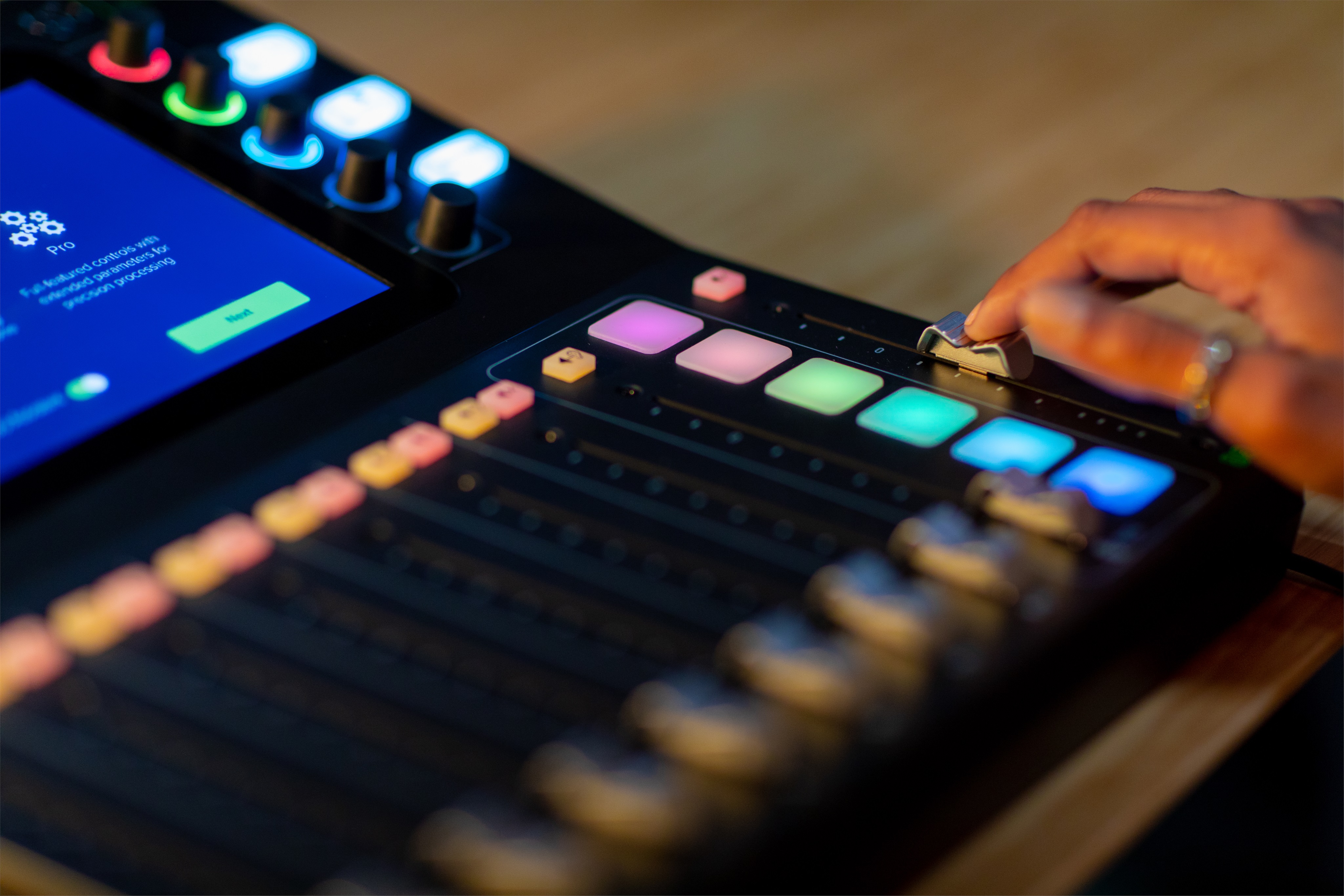 Mackie DLZ Creator Podcasting Mixer (obrázek 39)