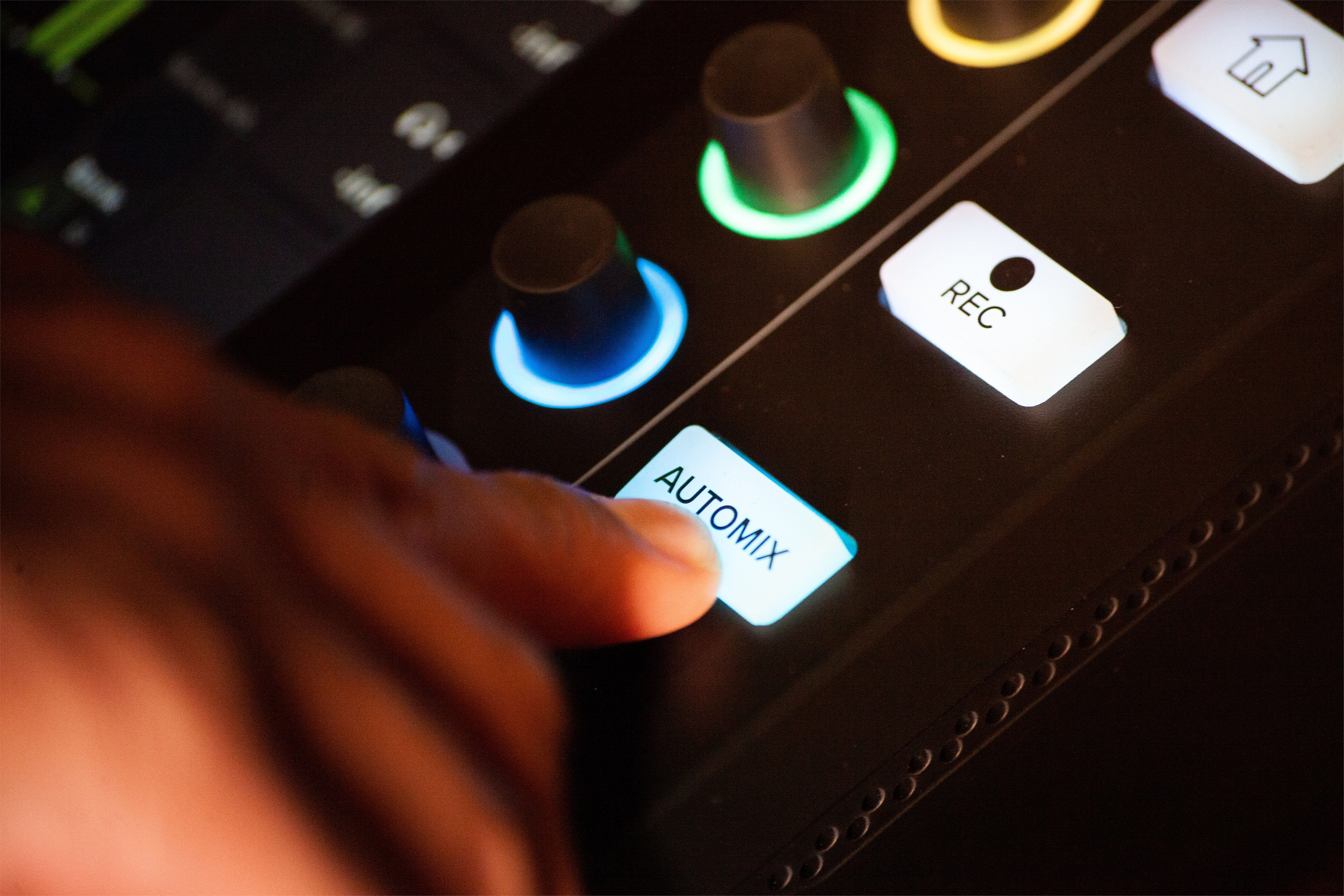 Mackie DLZ Creator Podcasting Mixer (obrázek 43)