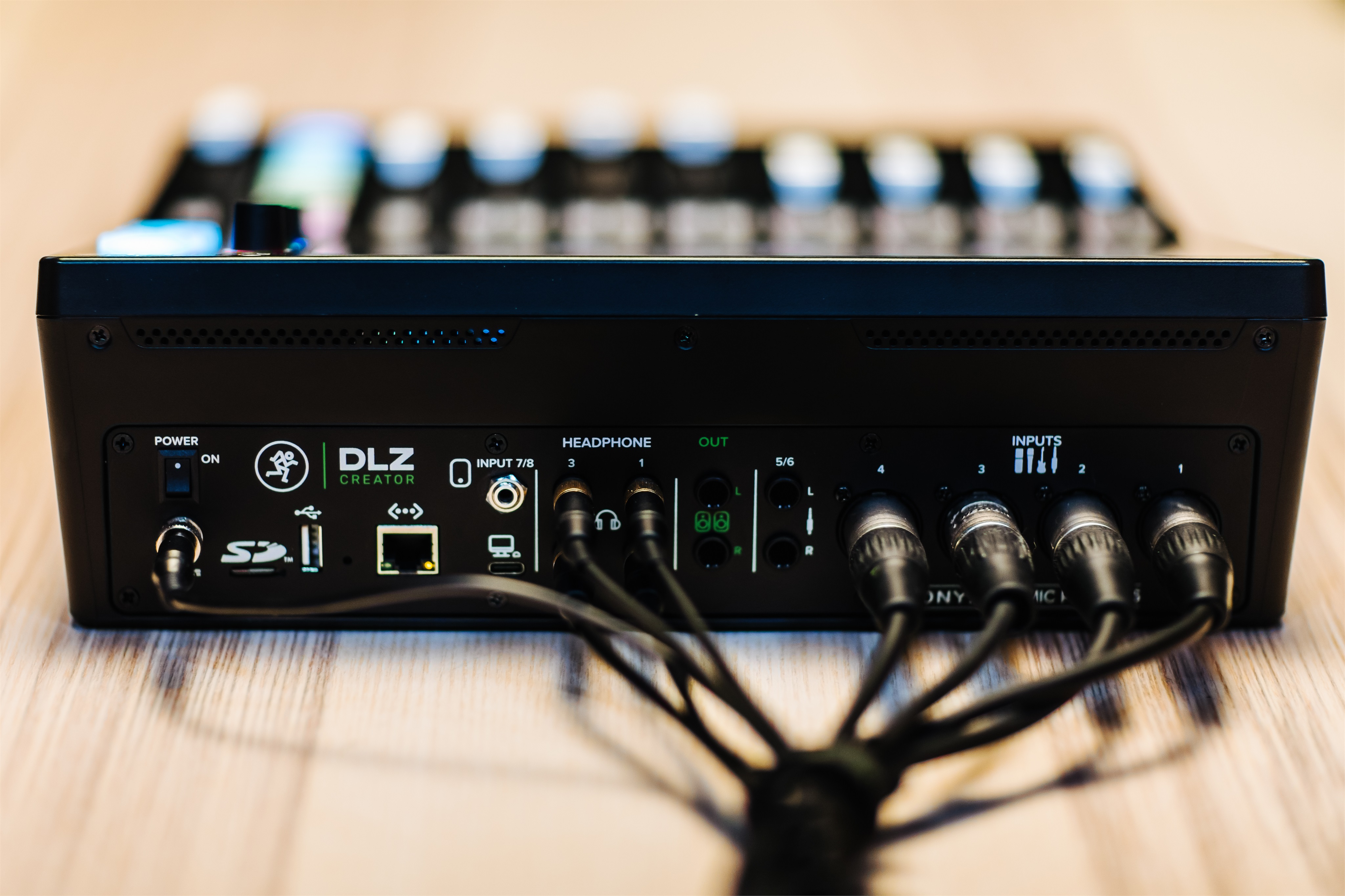 Mackie DLZ Creator Podcasting Mixer (obrázek 36)