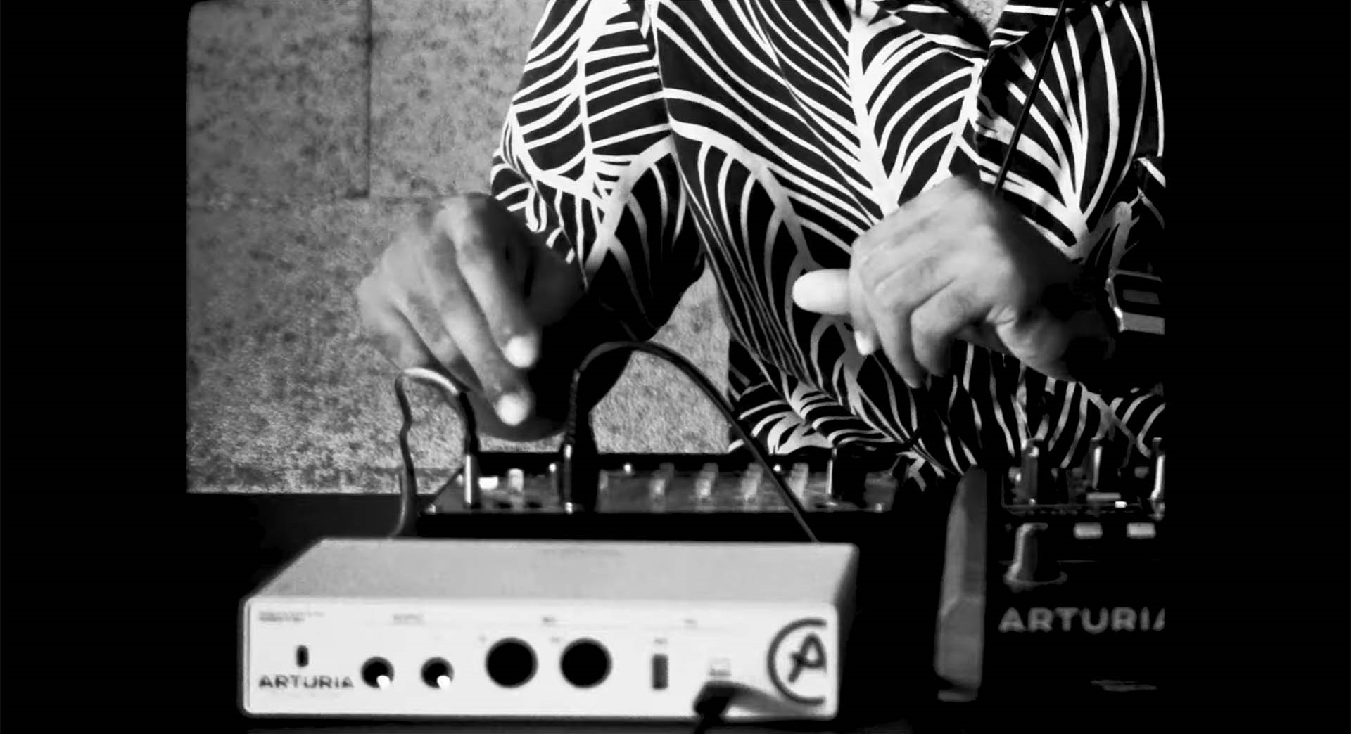 Arturia MiniFuse 1 WH (obrázek 8)