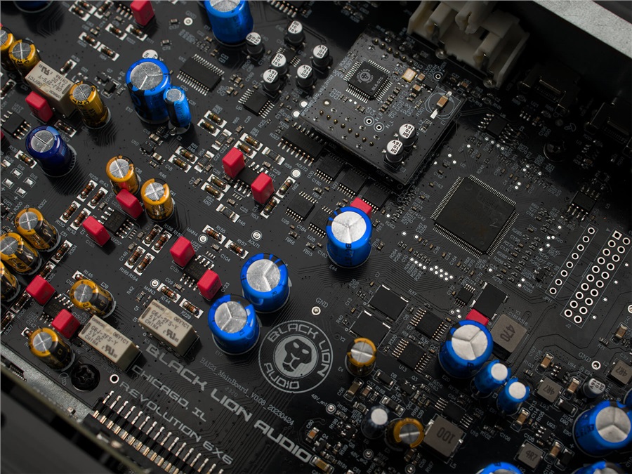 Black Lion Audio Revolution 6x6 (obrázek 8)