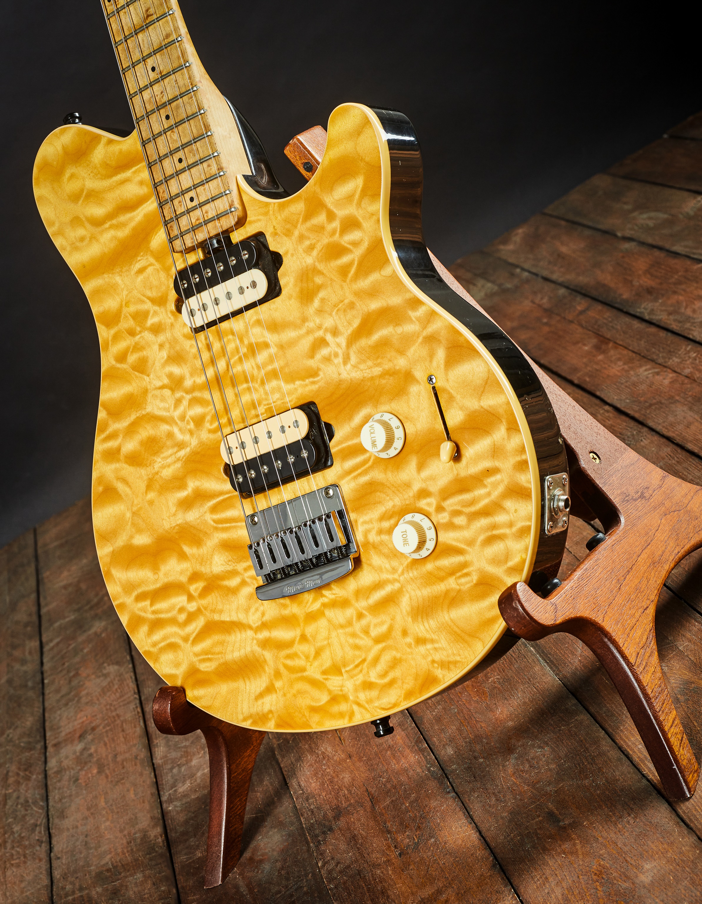 Music Man 1999 Axis Super Sport HH Hardtail Translucent Gold (obrázek 4)