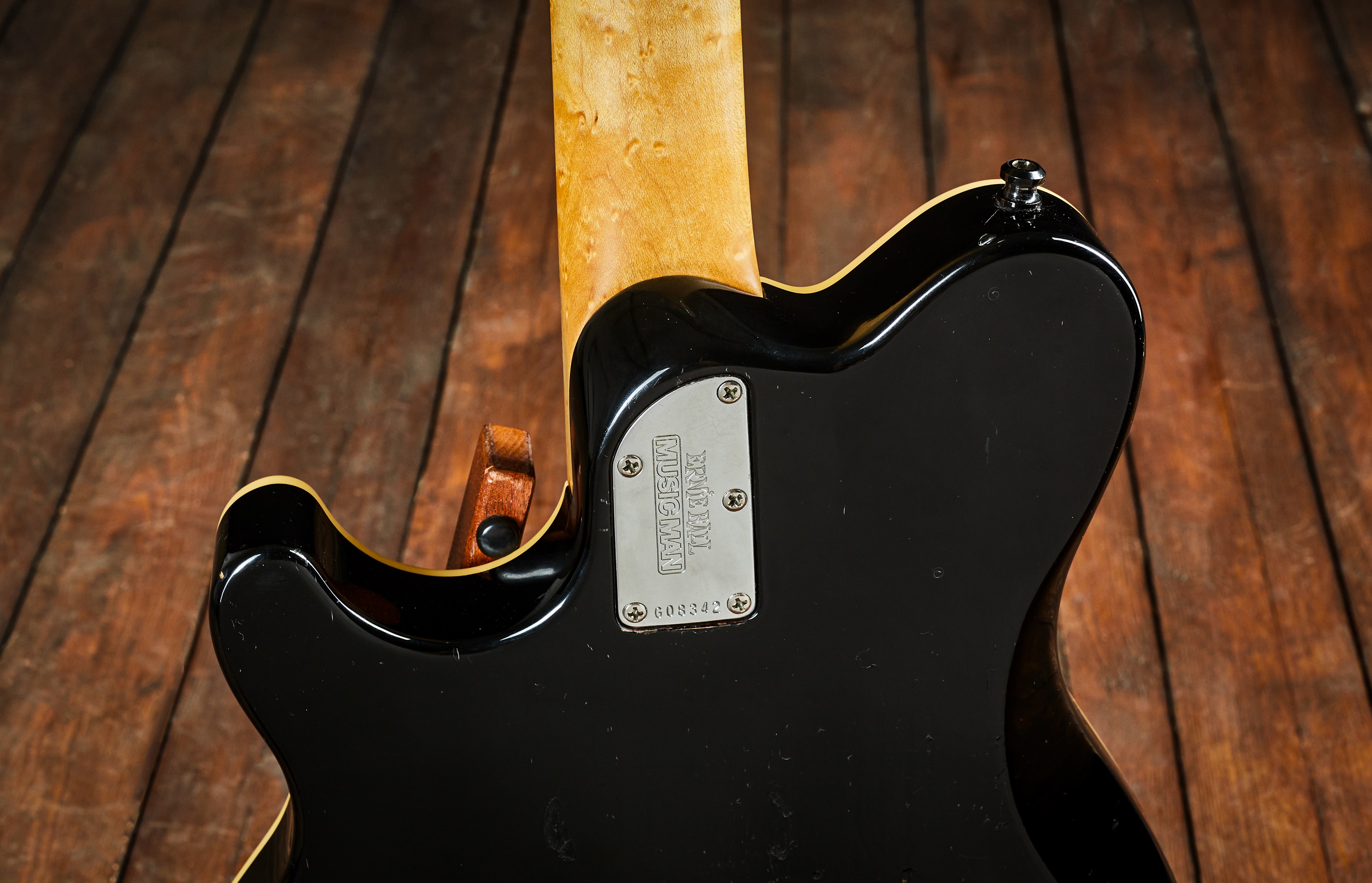 Music Man 1999 Axis Super Sport HH Hardtail Translucent Gold (obrázek 5)