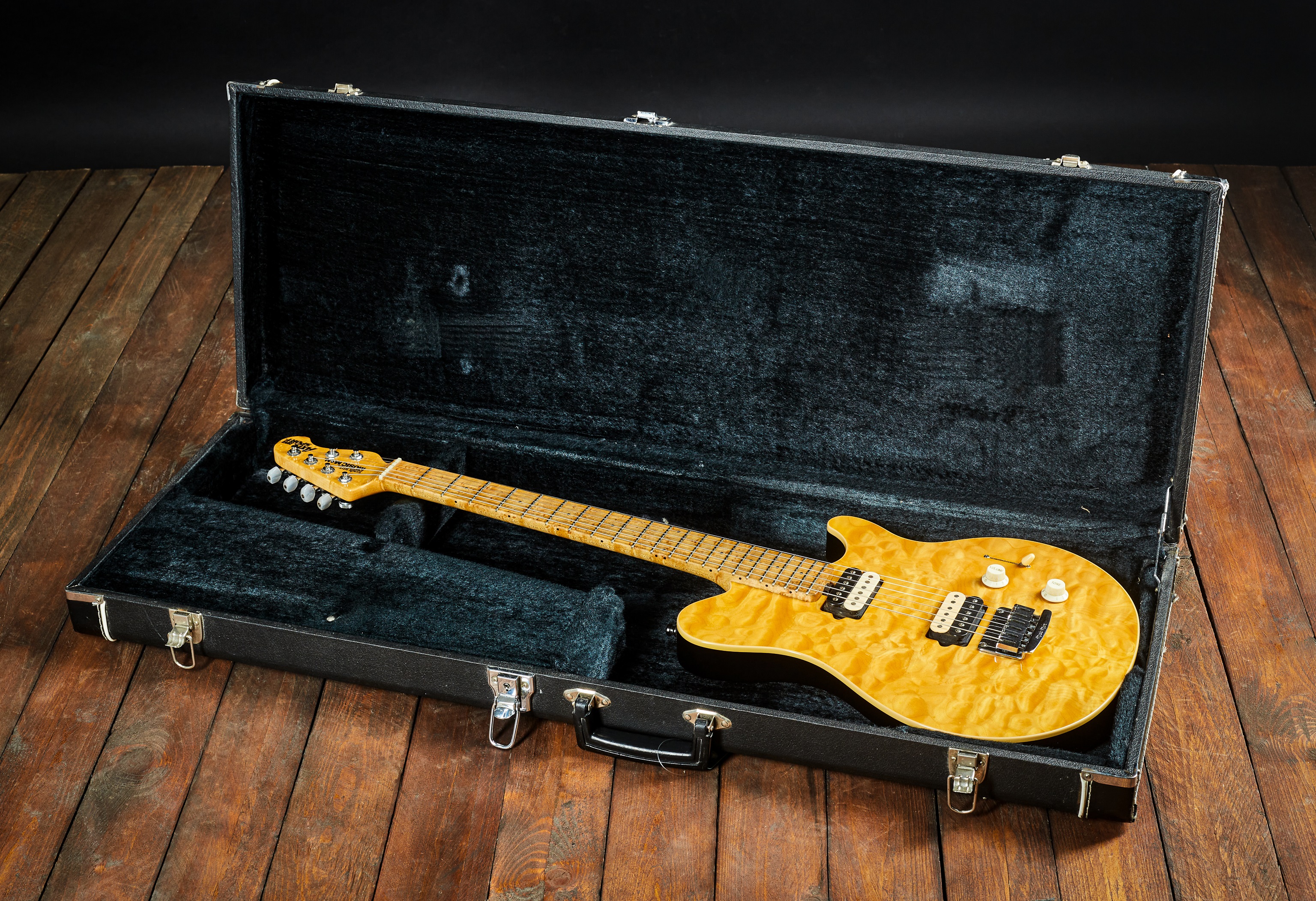Music Man 1999 Axis Super Sport HH Hardtail Translucent Gold (obrázek 8)