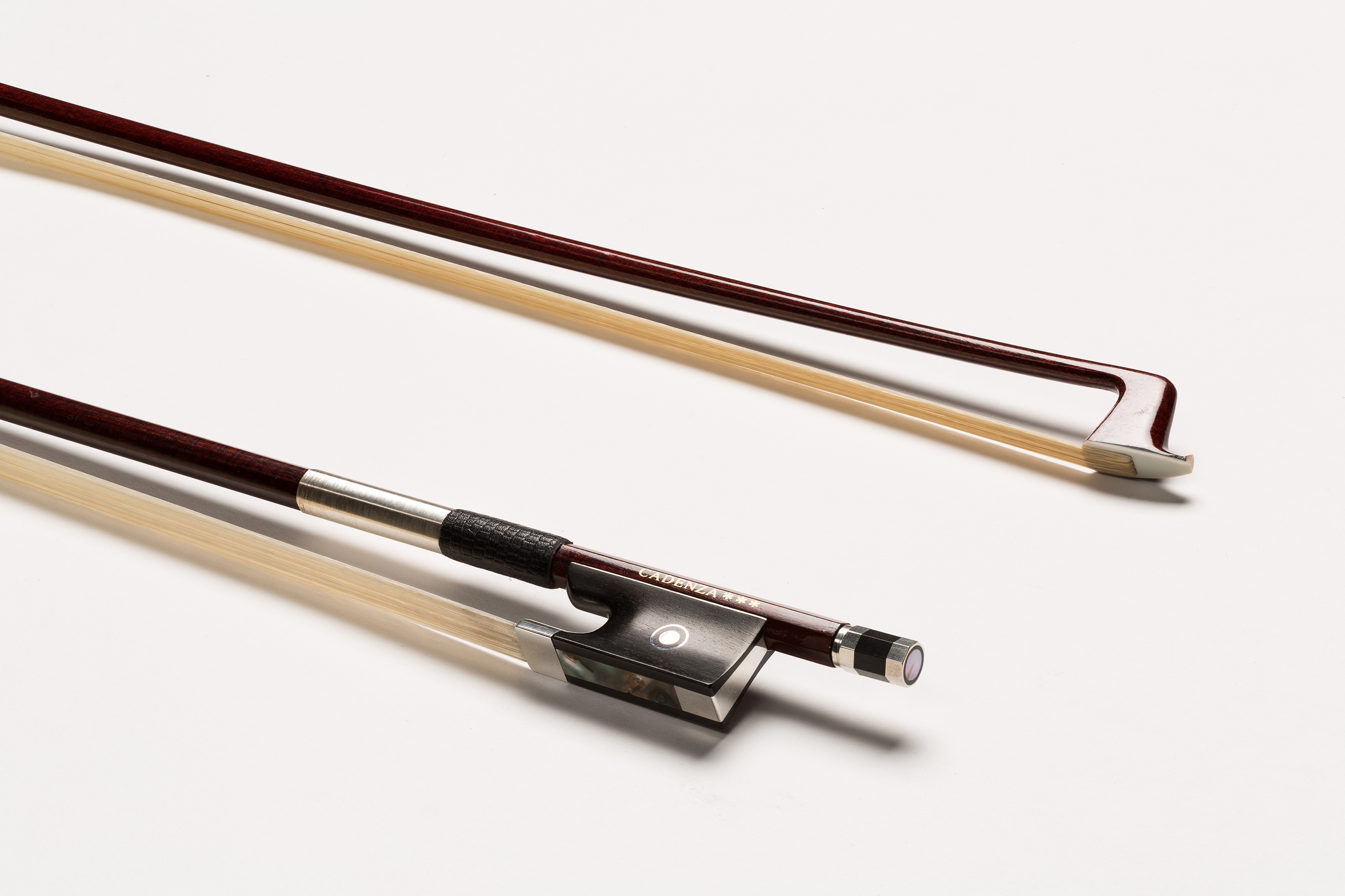 Levně Eastman Cadenza 3 Star Pernambuco Veneer Silver CF 4/4 Violin Bow