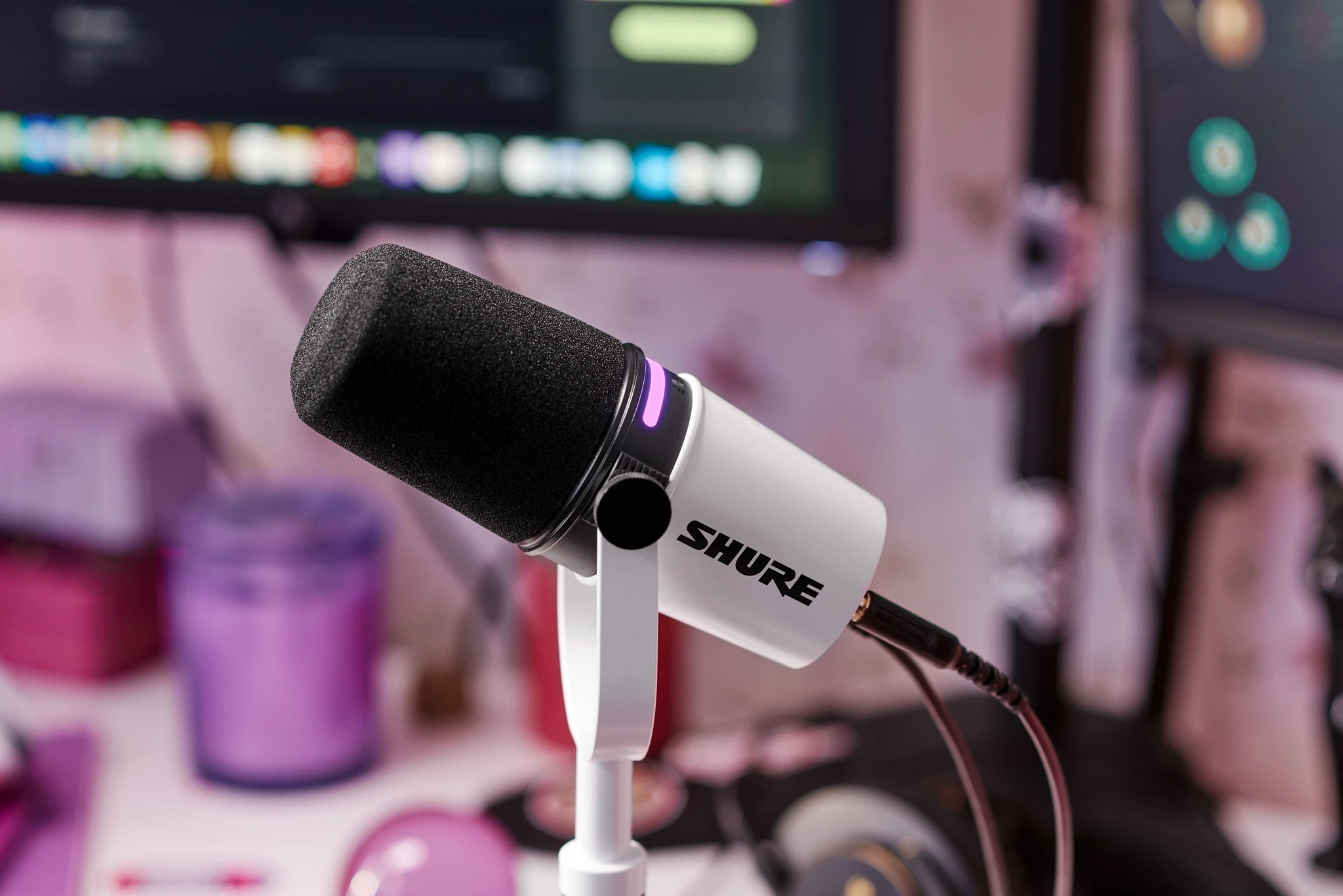 Shure MV7+ White (obrázek 9)