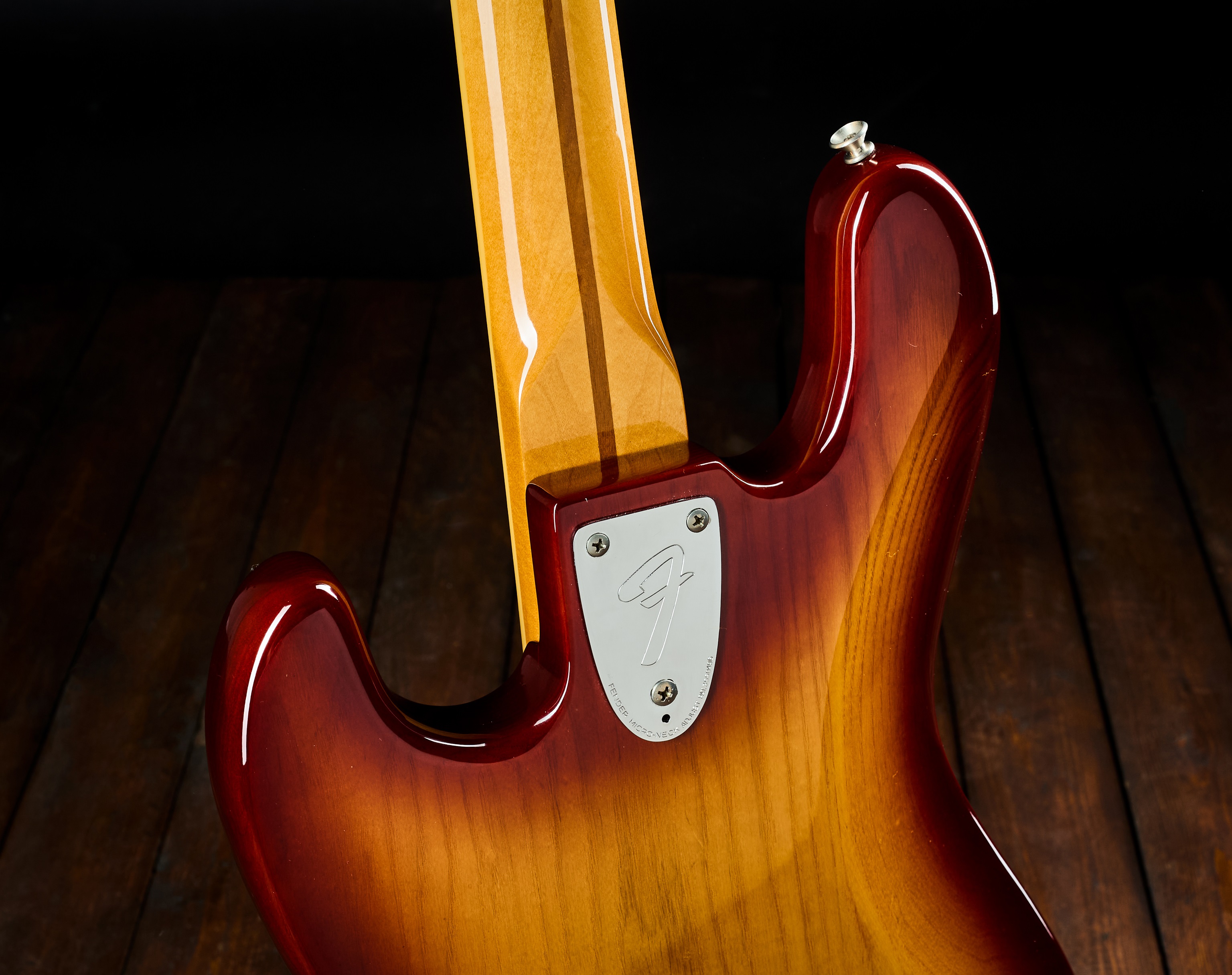 Fender 1982 Jazz Bass Sienna Burst Mint! (obrázek 4)