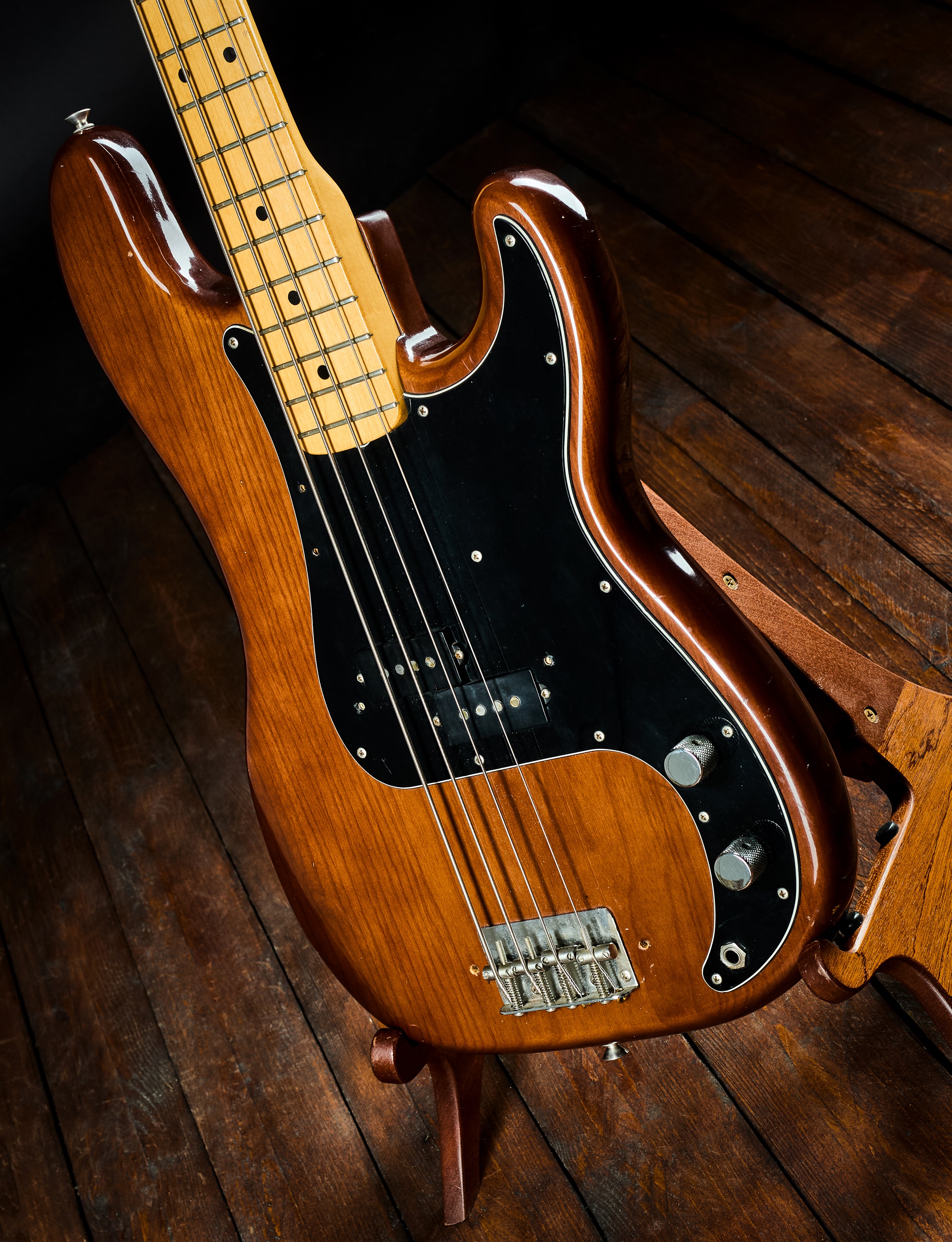 Fender 1975 Precision Mocha Brown (obrázek 4)