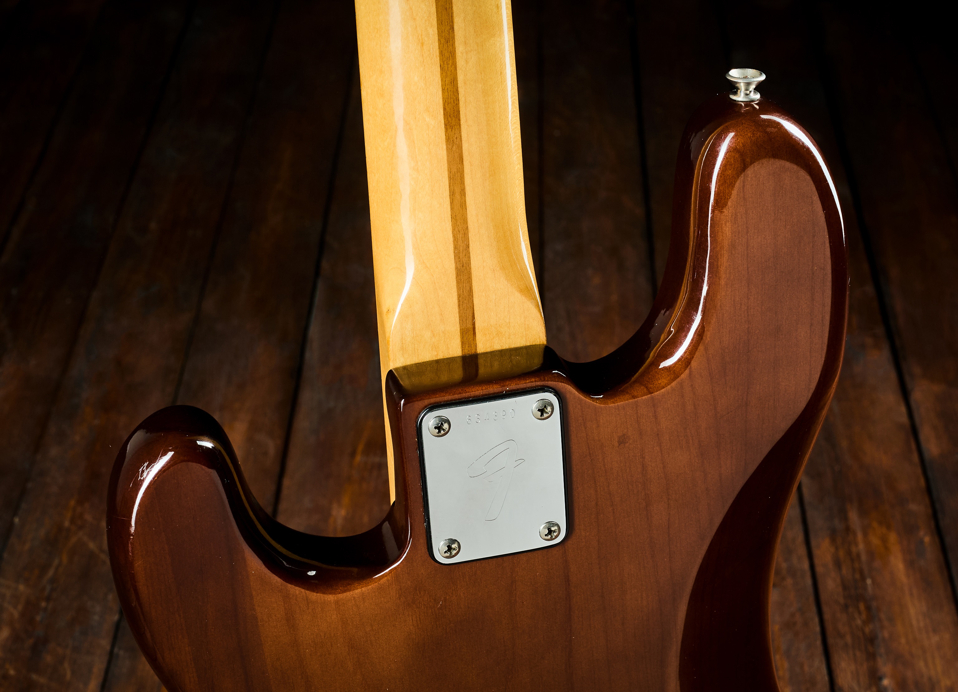 Fender 1975 Precision Mocha Brown (obrázek 5)