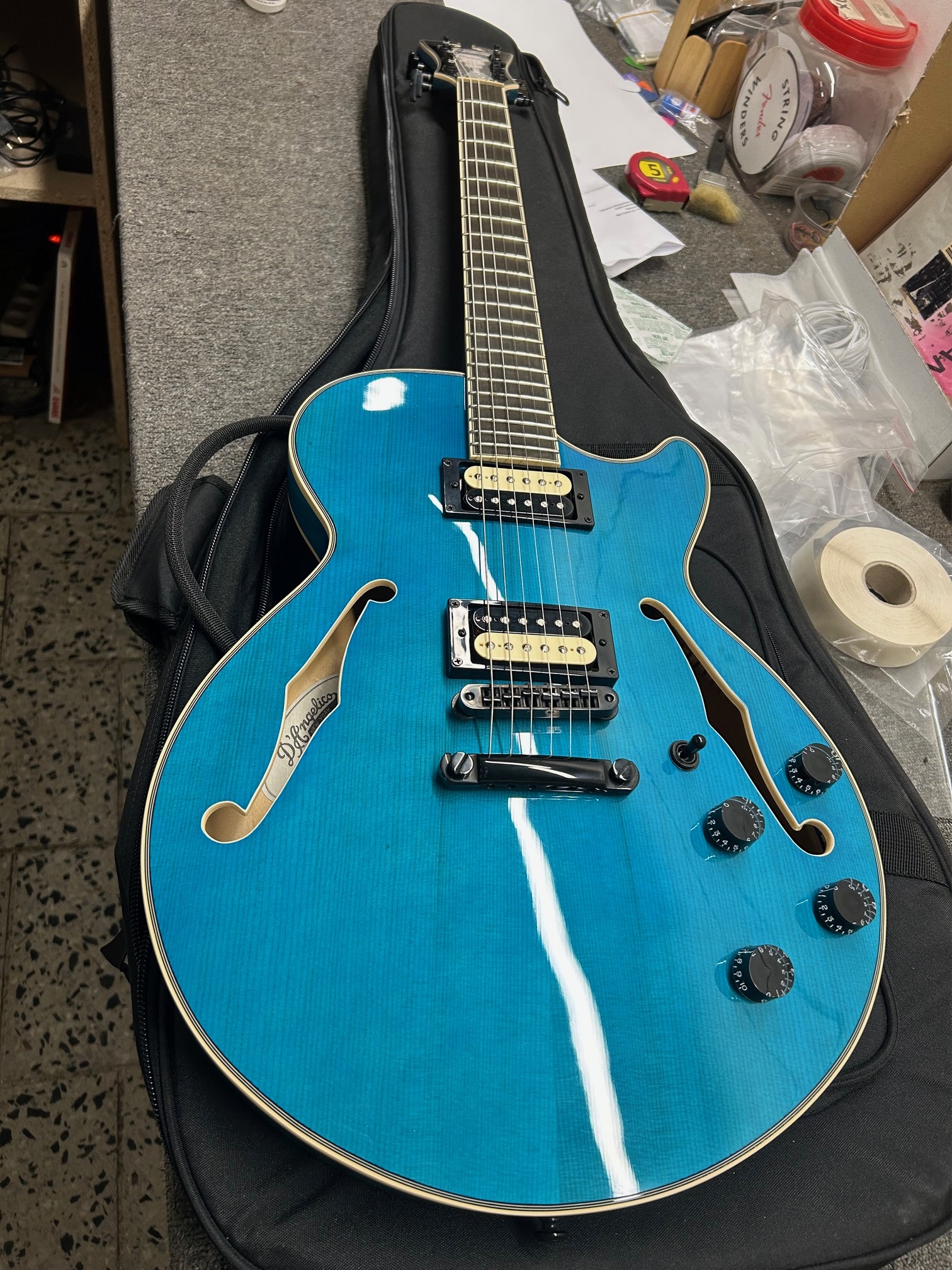 D'Angelico Premier SS Fabrizio Sotti Signature Fabrizio Blue (použité) (obrázek 12)