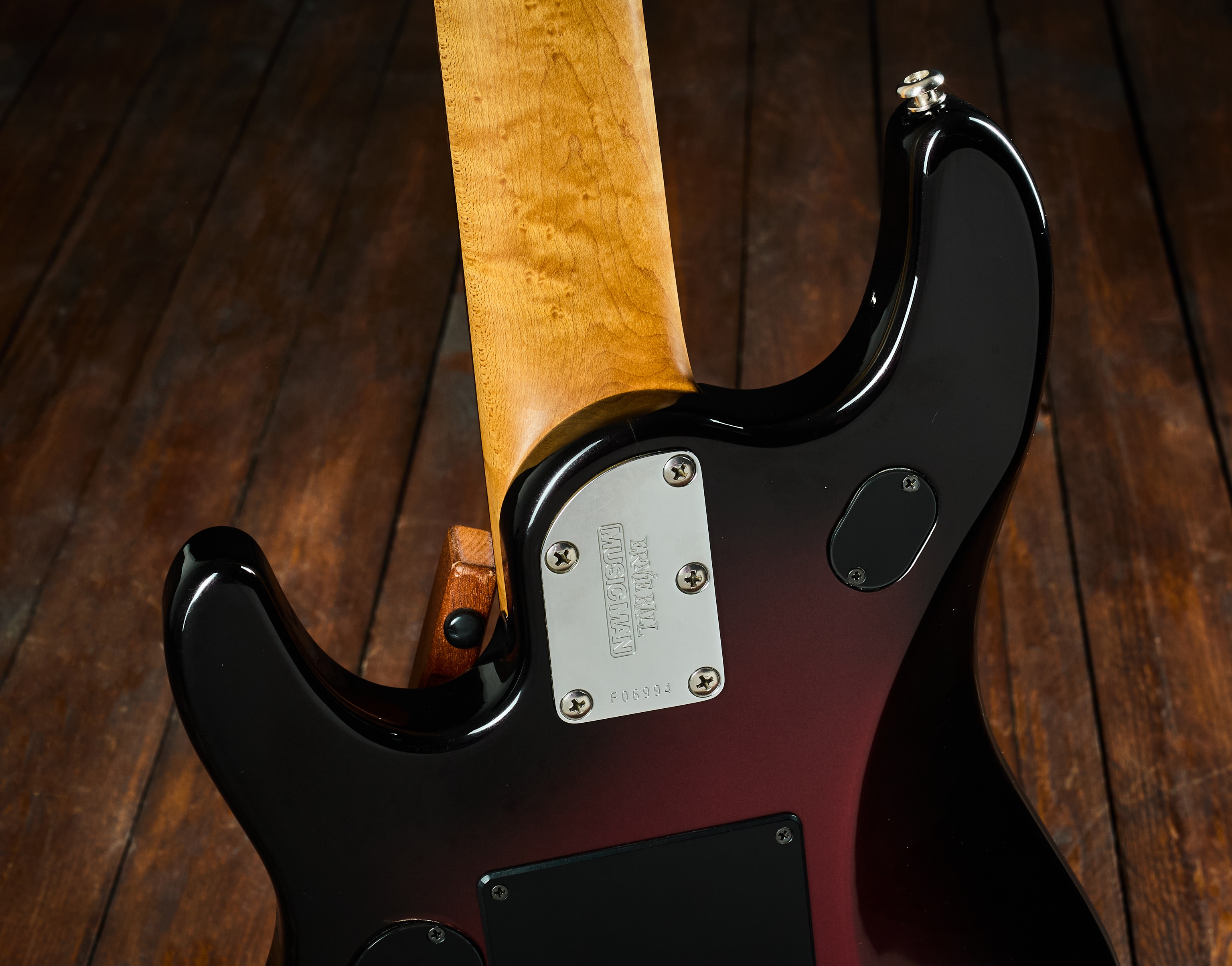 Music Man 2003 Petrucci Piezo JP7 Pearl Redburst (obrázek 5)