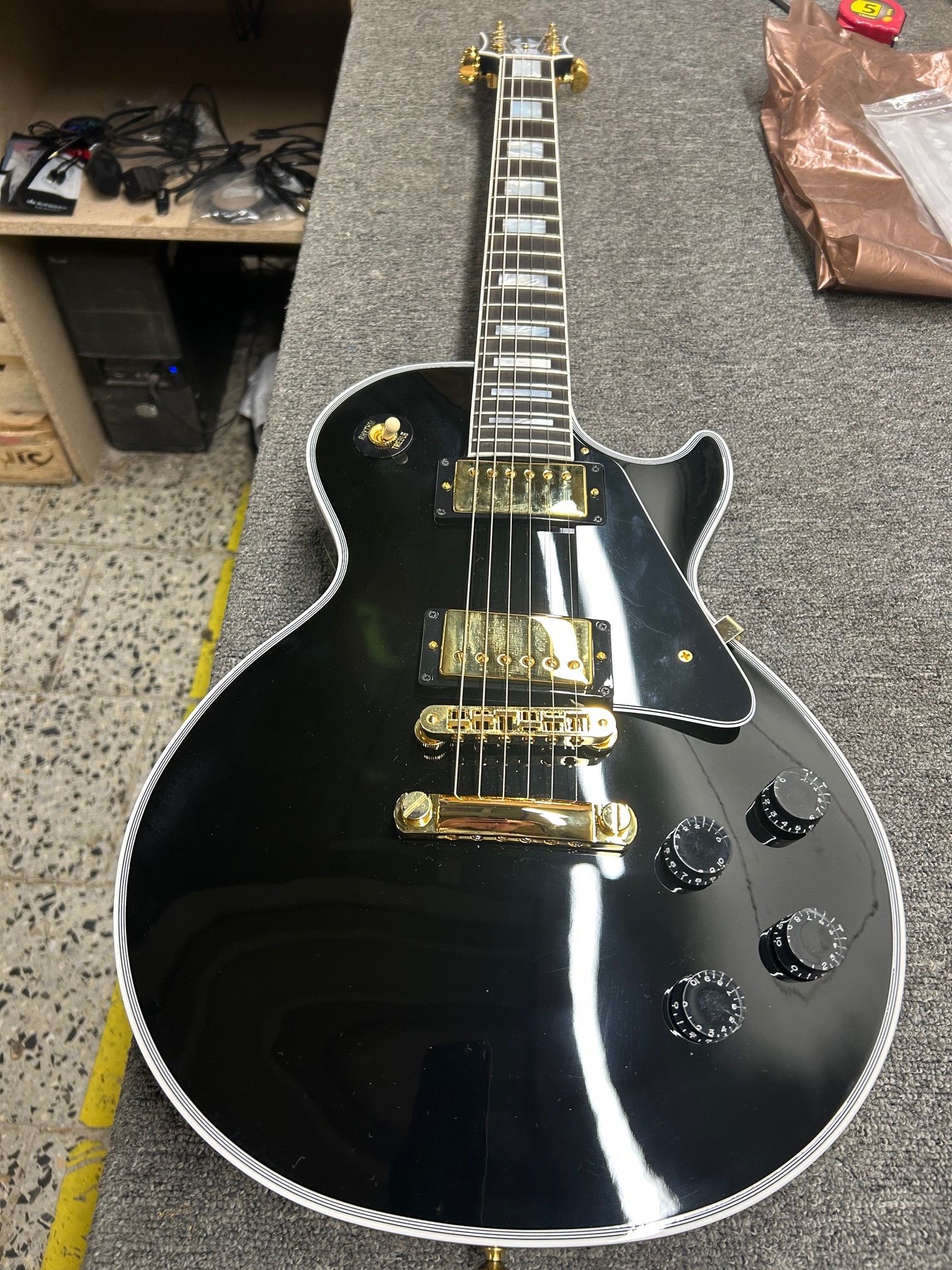 Gibson Custom Les Paul Custom w/ Ebony Fingerboard Gloss Ebony (použit (obrázek 10)