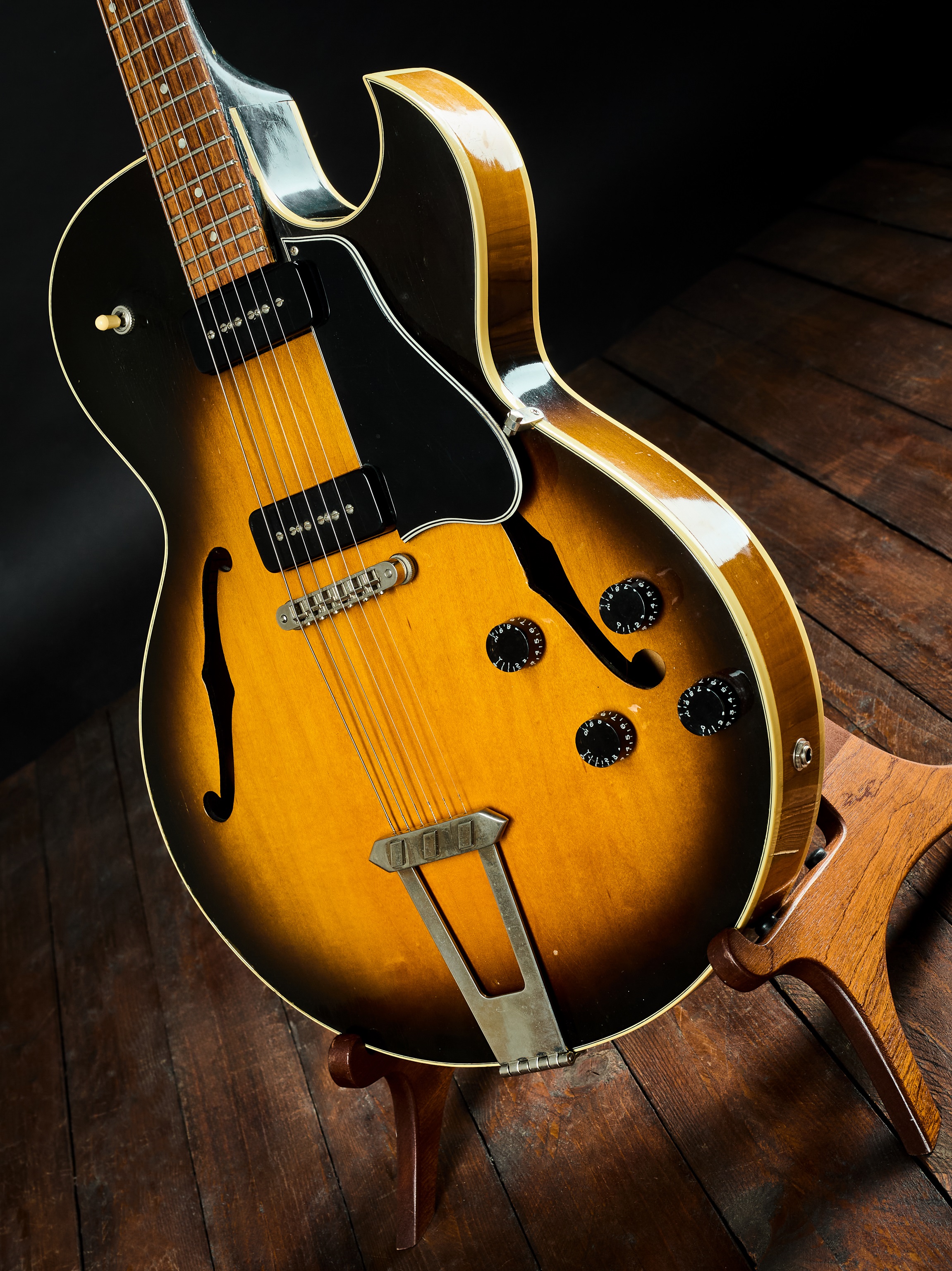 Gibson 1993 ES-135 Sunburst (obrázek 4)