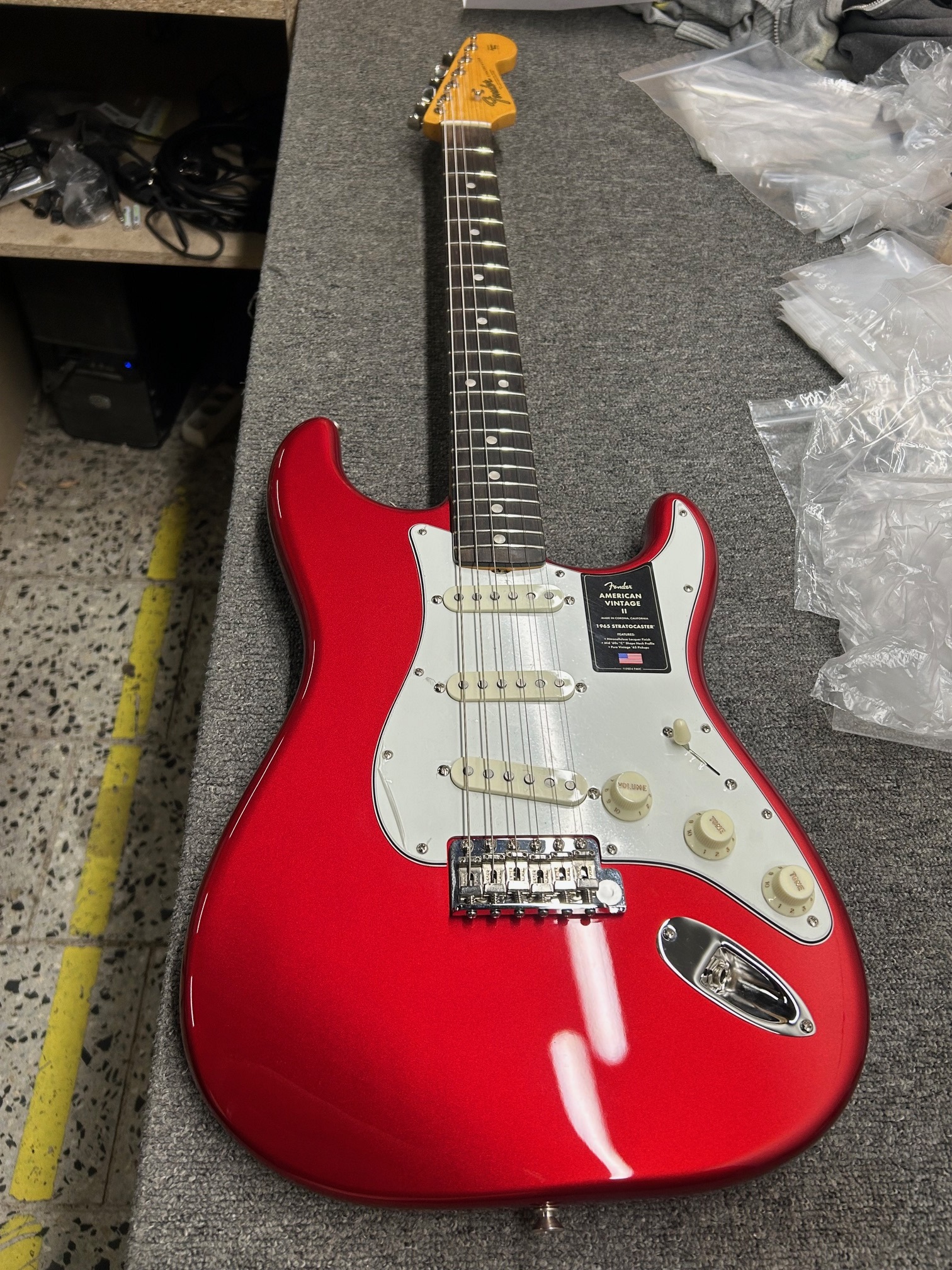 Fender American Vintage II 1965 Stratocaster Round-Lam RW CAR (použité (obrázek 9)