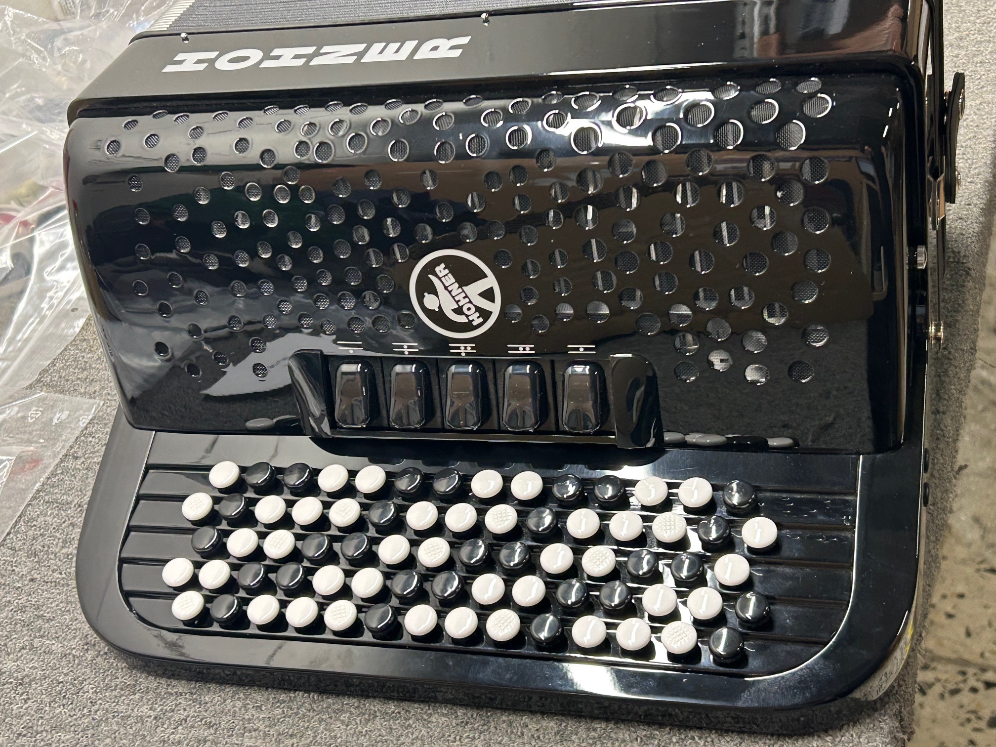 Hohner Nova III 96 black, B-stepped (použité) (obrázek 17)