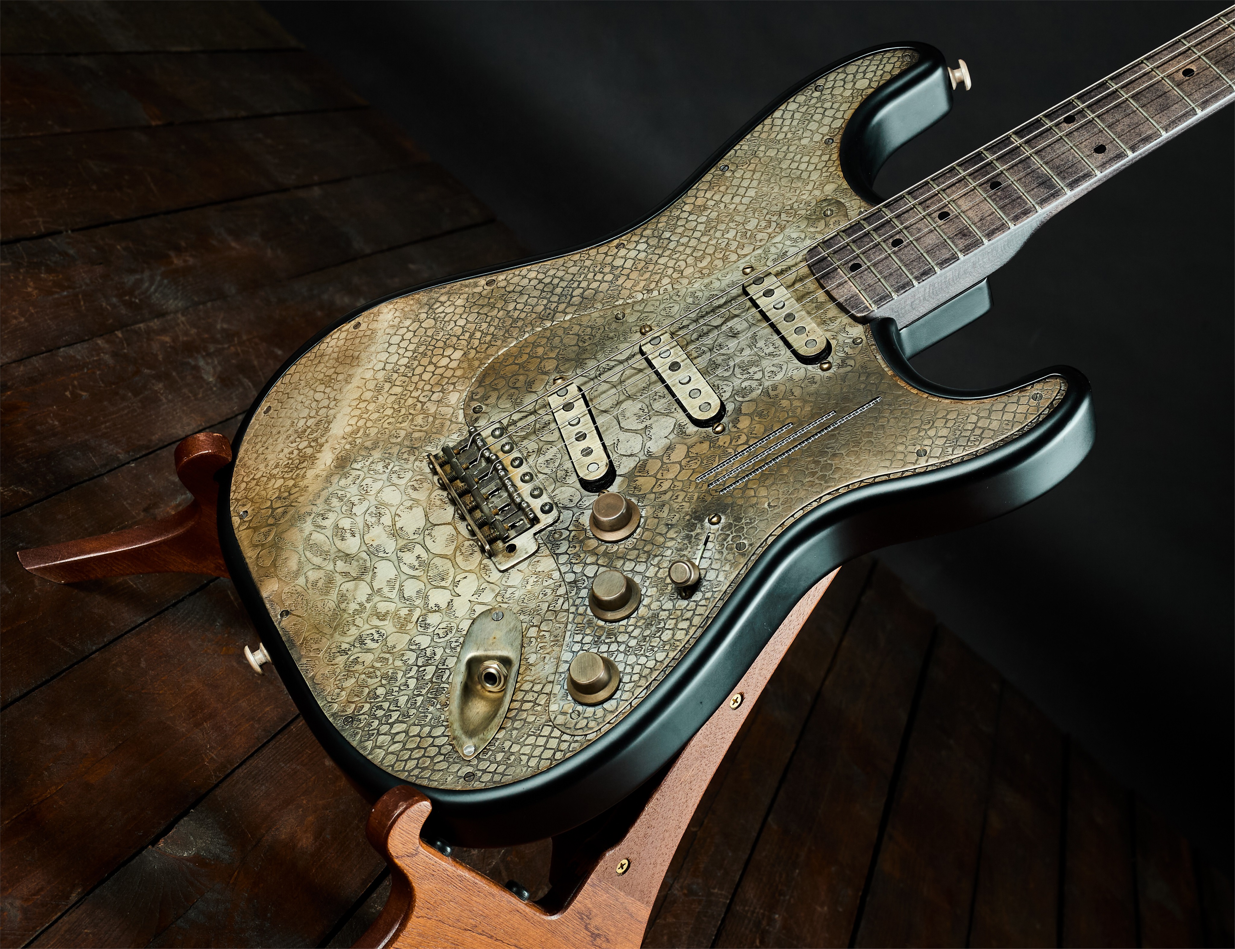 James Trussart 2010 Steel O Matic Antique Silver Snakeskin (obrázek 4)