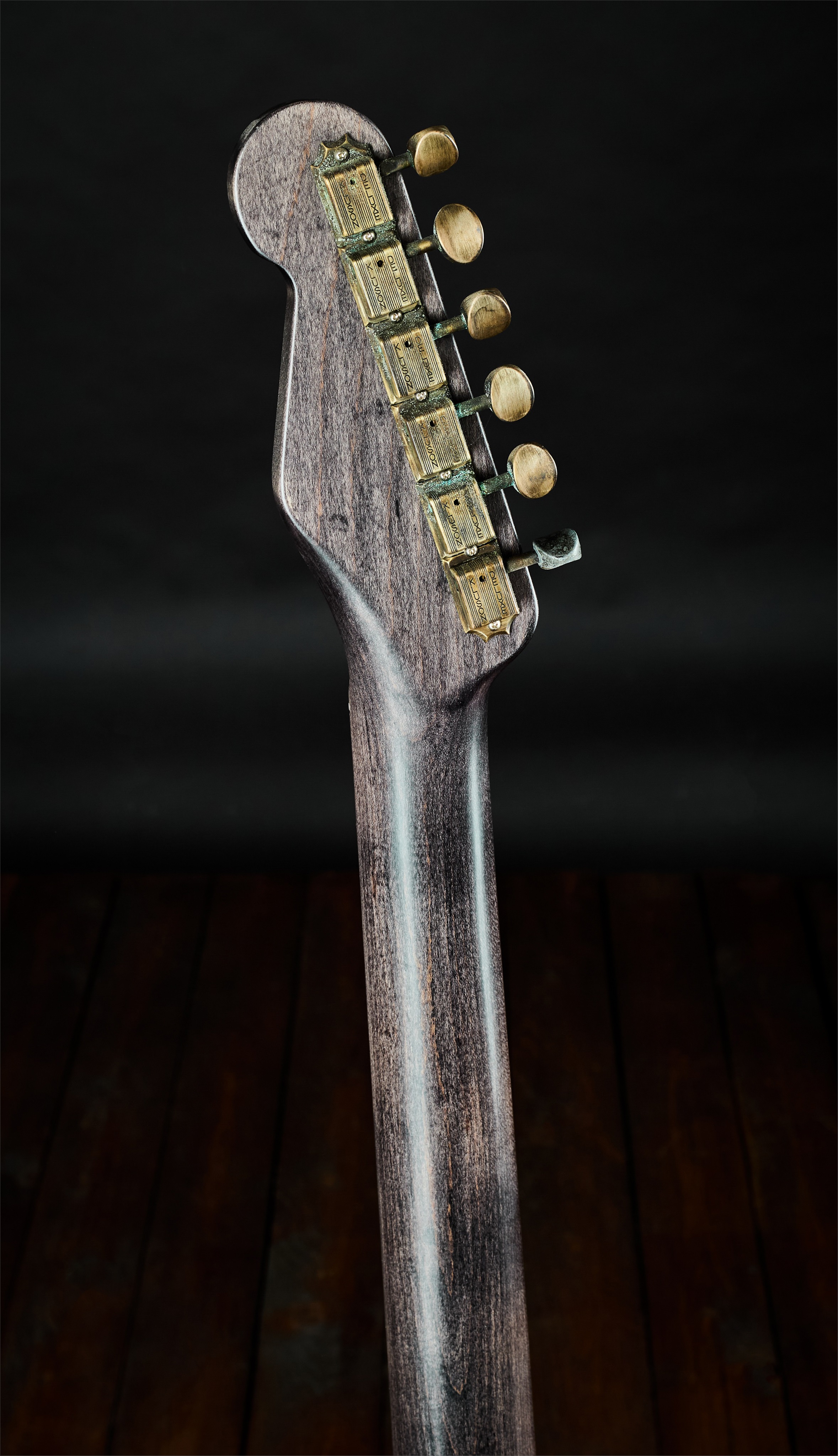 James Trussart 2010 Steel O Matic Antique Silver Snakeskin (obrázek 7)