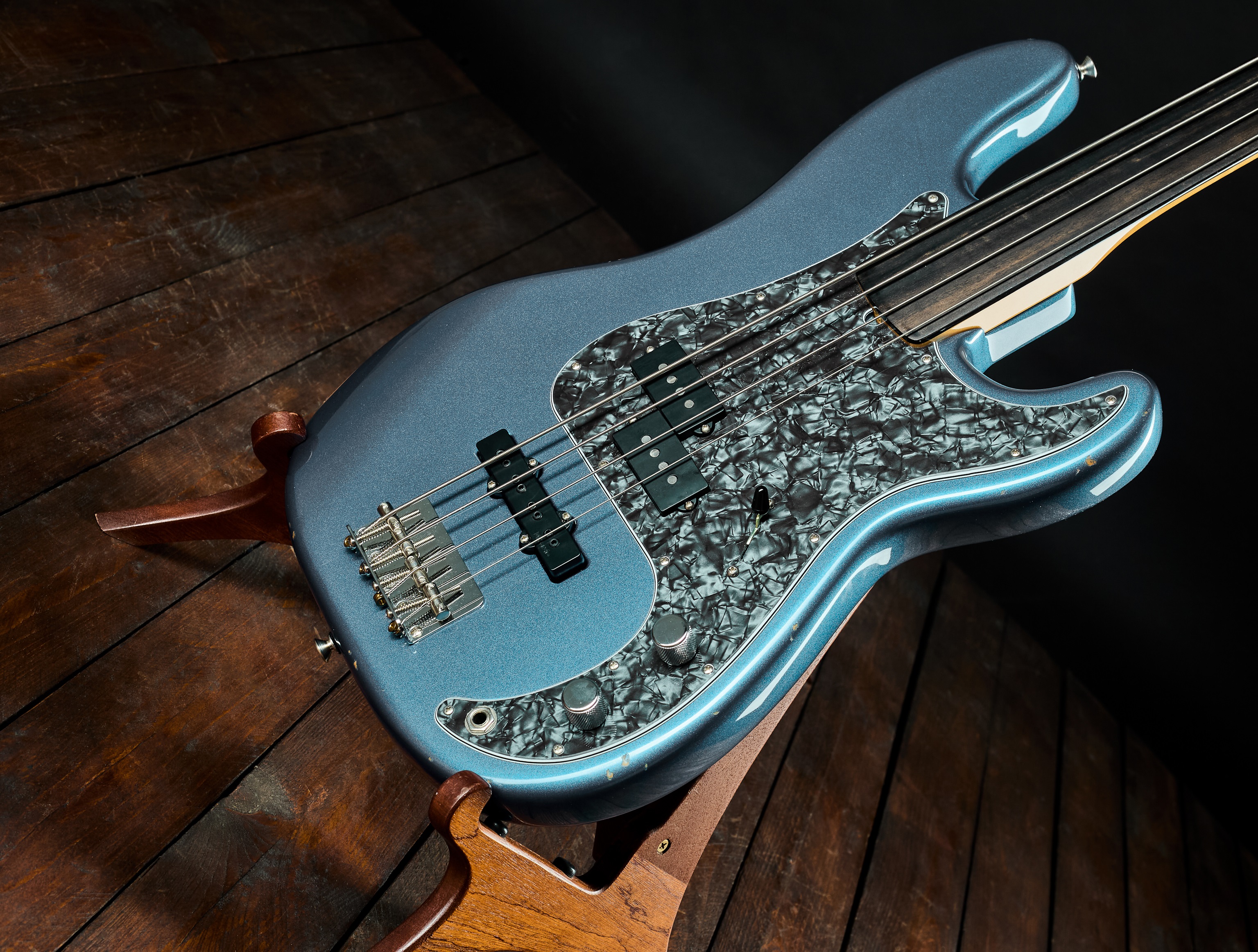 Fender 2019 Tony Franklin Fretless Precision Bass (obrázek 4)