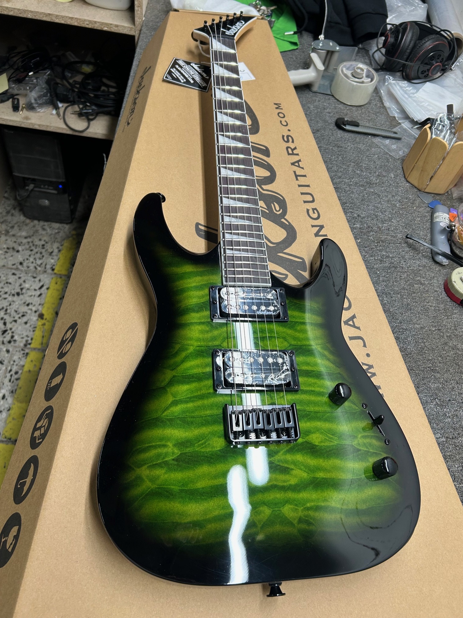 Jackson JS32 Dinky Arch Top HT AMR TGB (použité) (obrázek 8)
